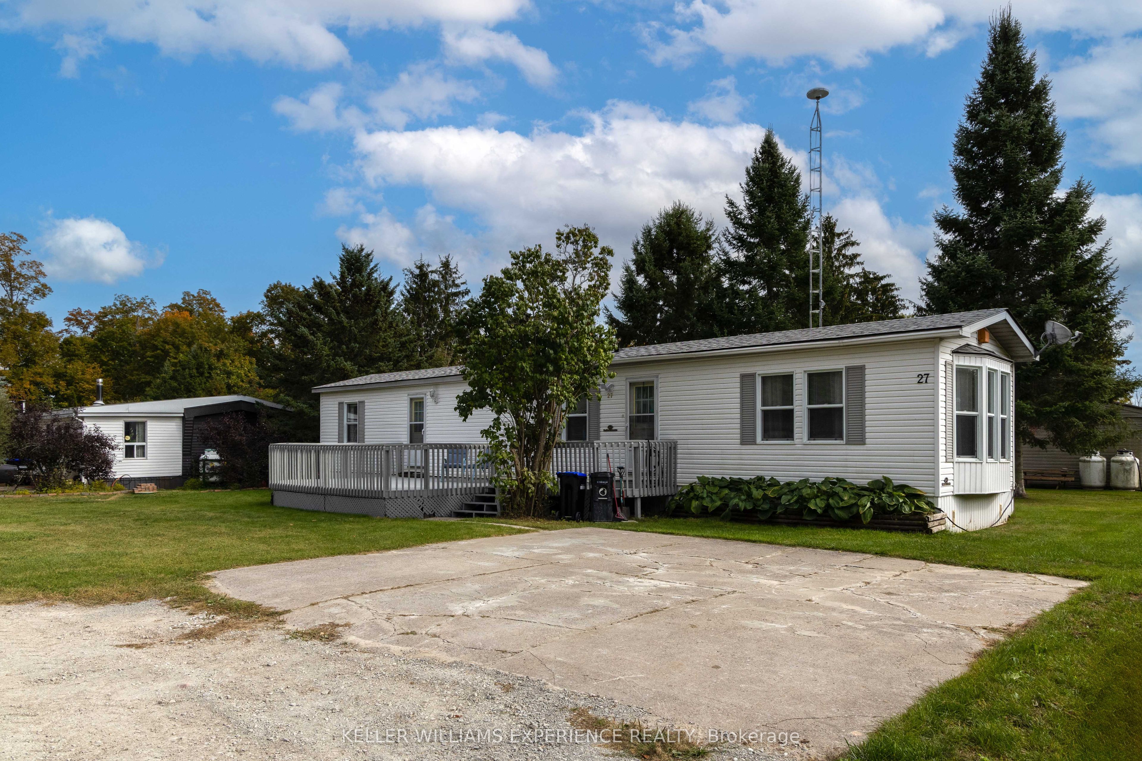 4976 25th Sideroad 27 Property Photo 2