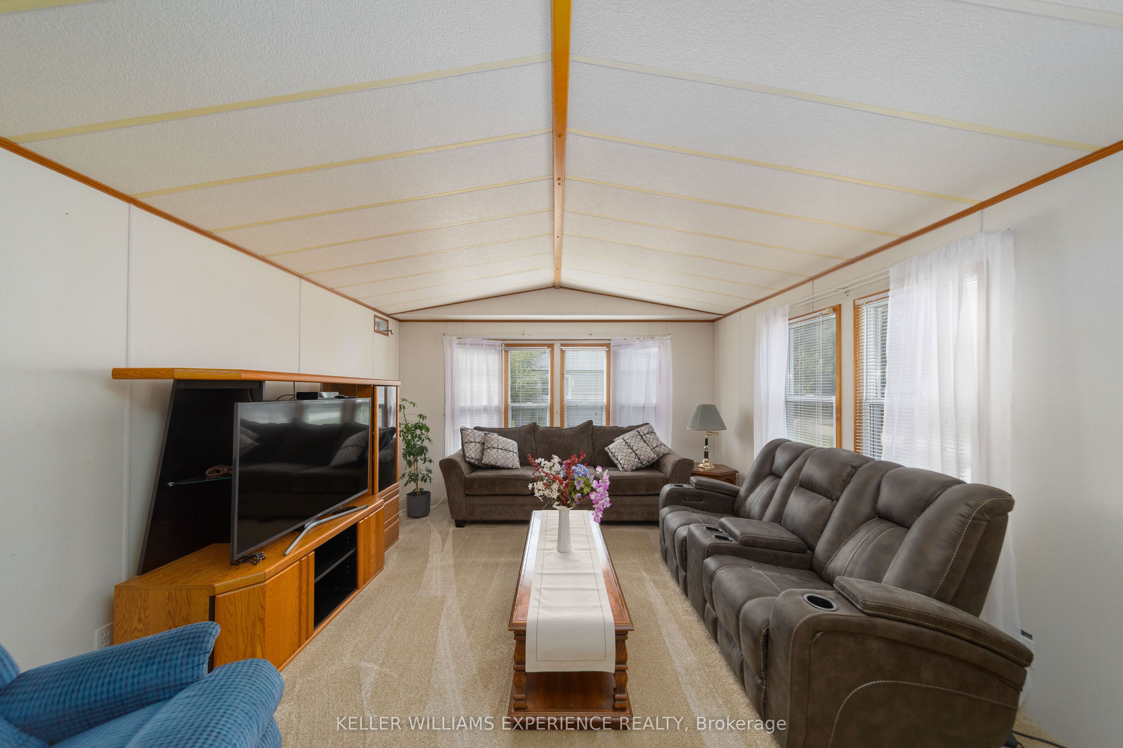4976 25th Sideroad 27 Property Photo 3