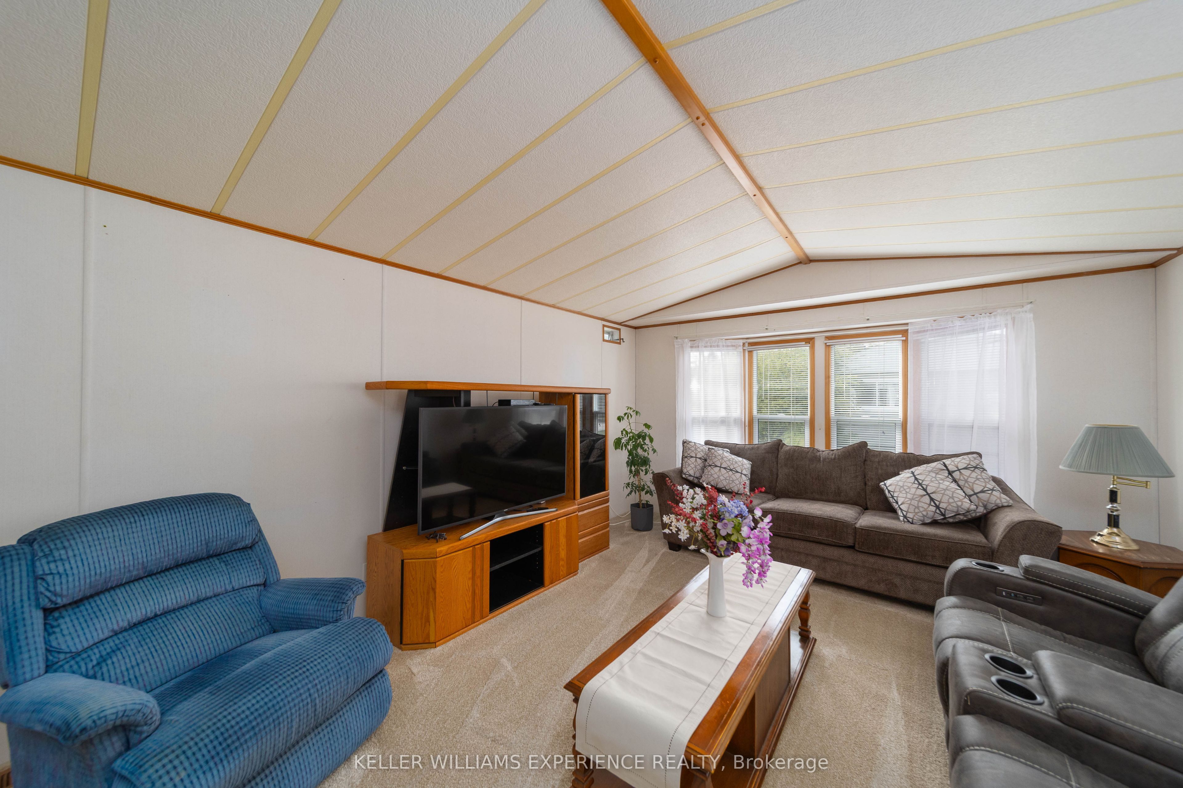 4976 25th Sideroad 27 Property Photo 4