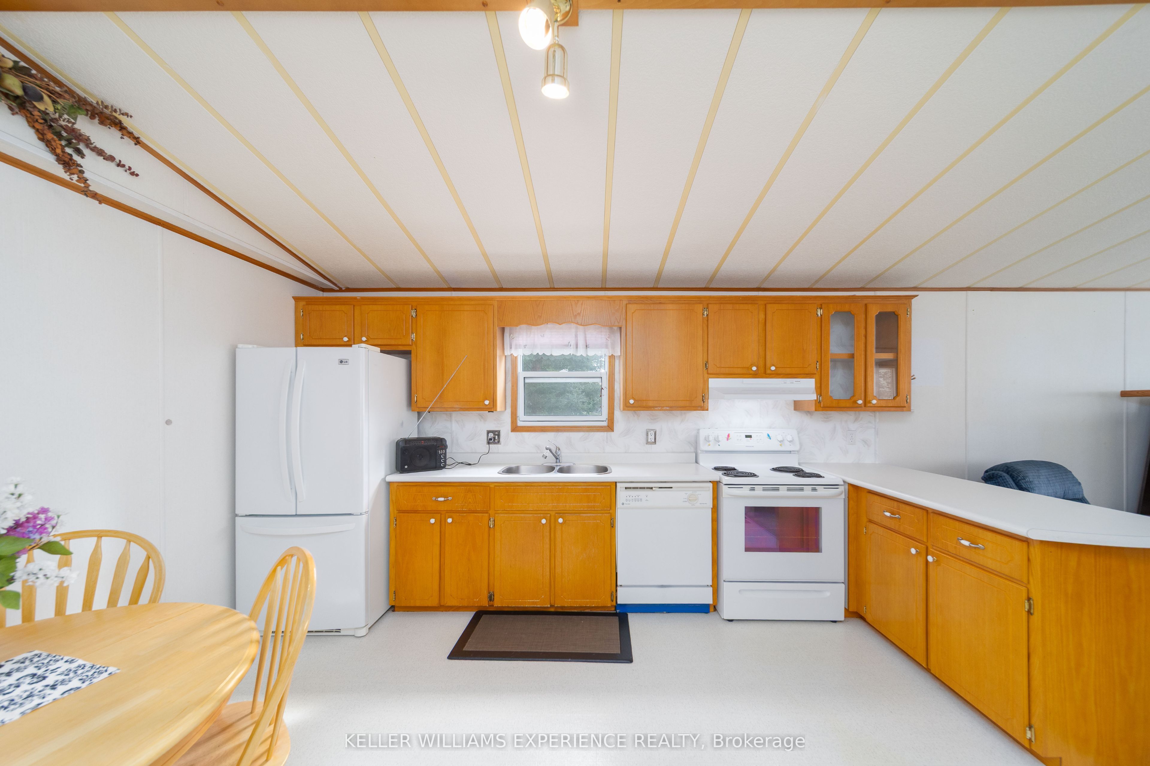4976 25th Sideroad 27 Property Photo 6