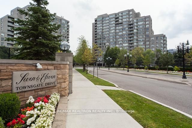 7 Townsgate Drive 1206 Property Photo 1