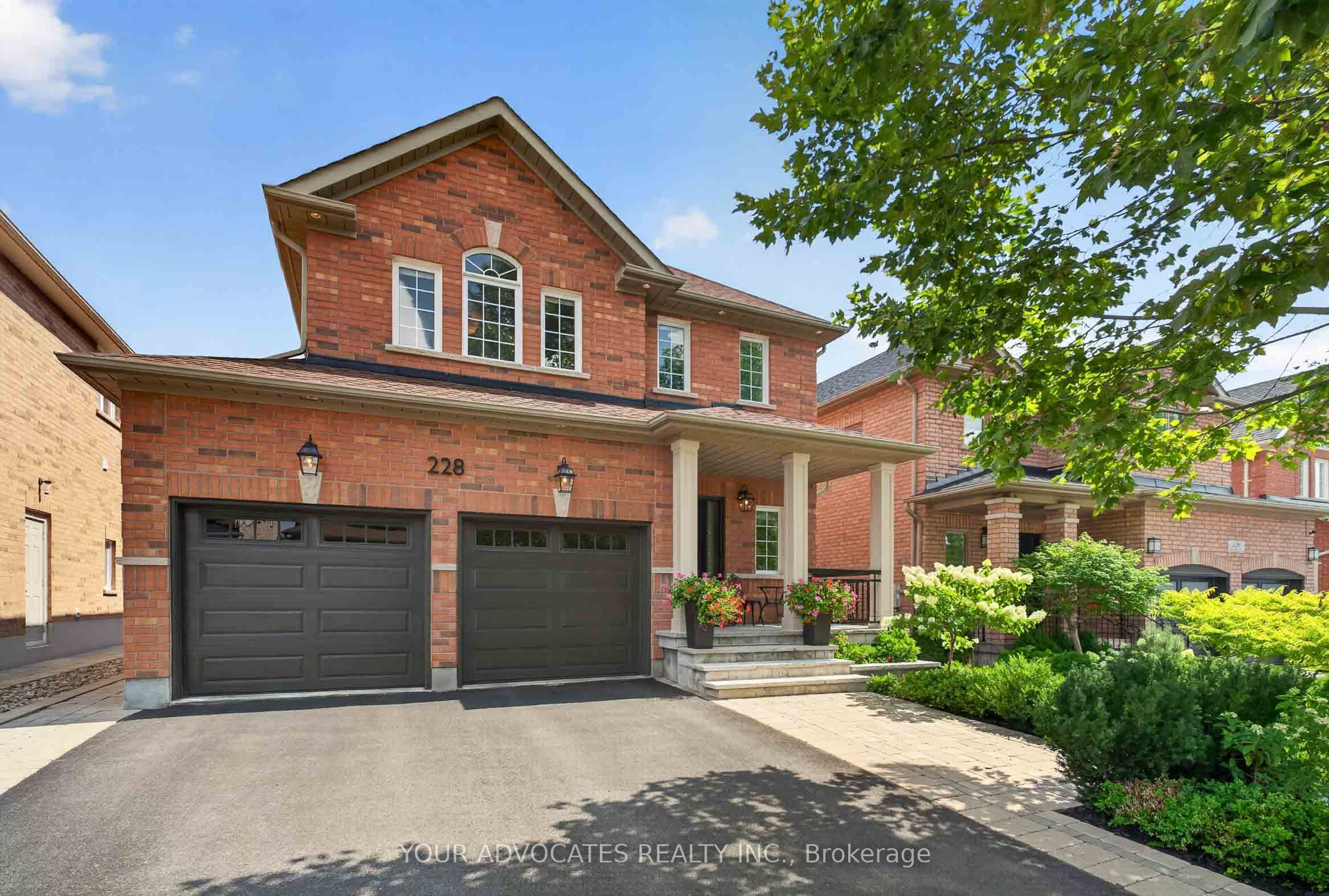 228 Twin Hills Crescent Property Photo 1