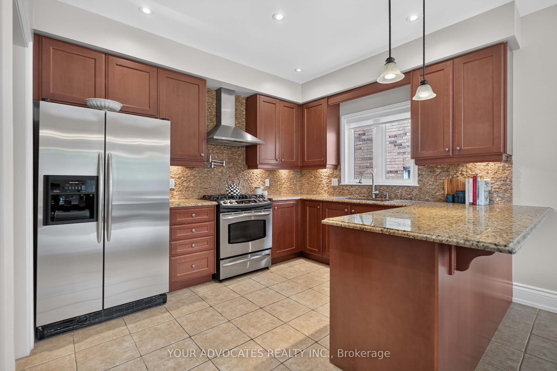 228 Twin Hills Crescent Property Photo 8
