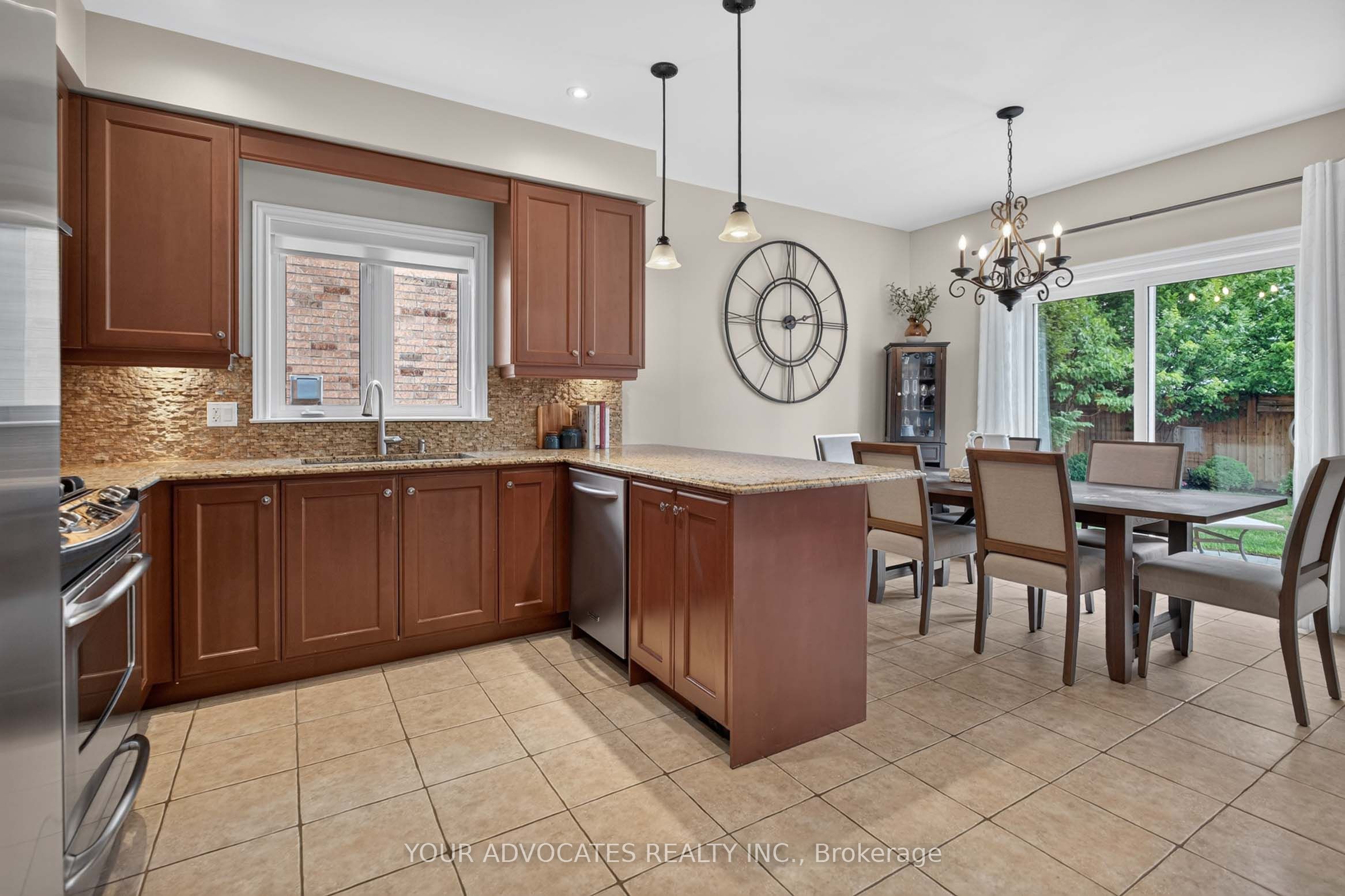 228 Twin Hills Crescent Property Photo 10