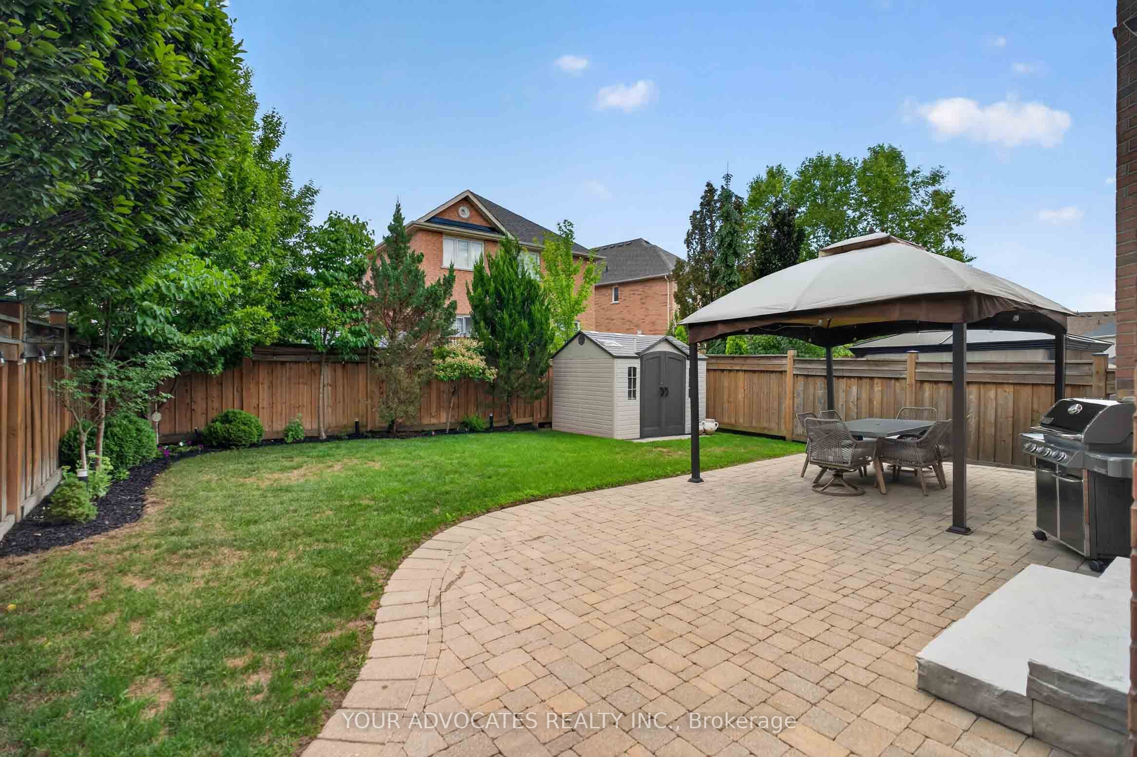 228 Twin Hills Crescent Property Photo 32