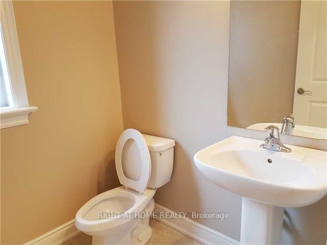 11 Richmond Park Drive Property Photo 9