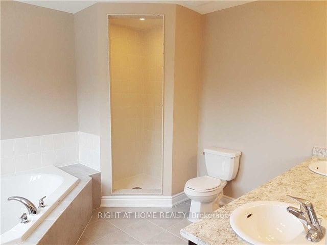 11 Richmond Park Drive Property Photo 11