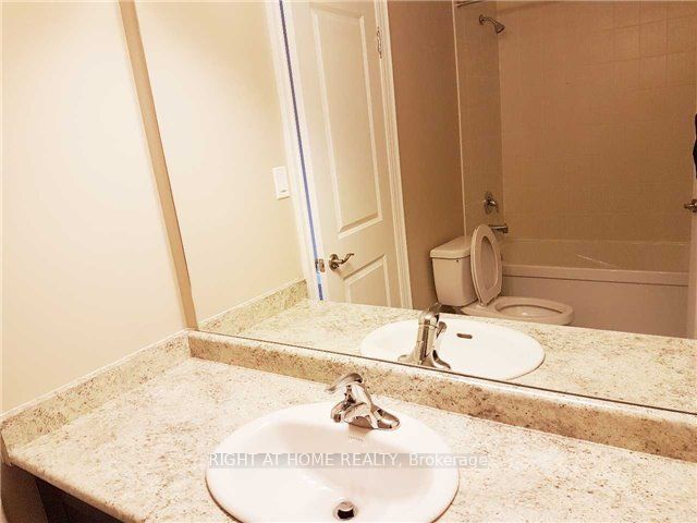 11 Richmond Park Drive Property Photo 16
