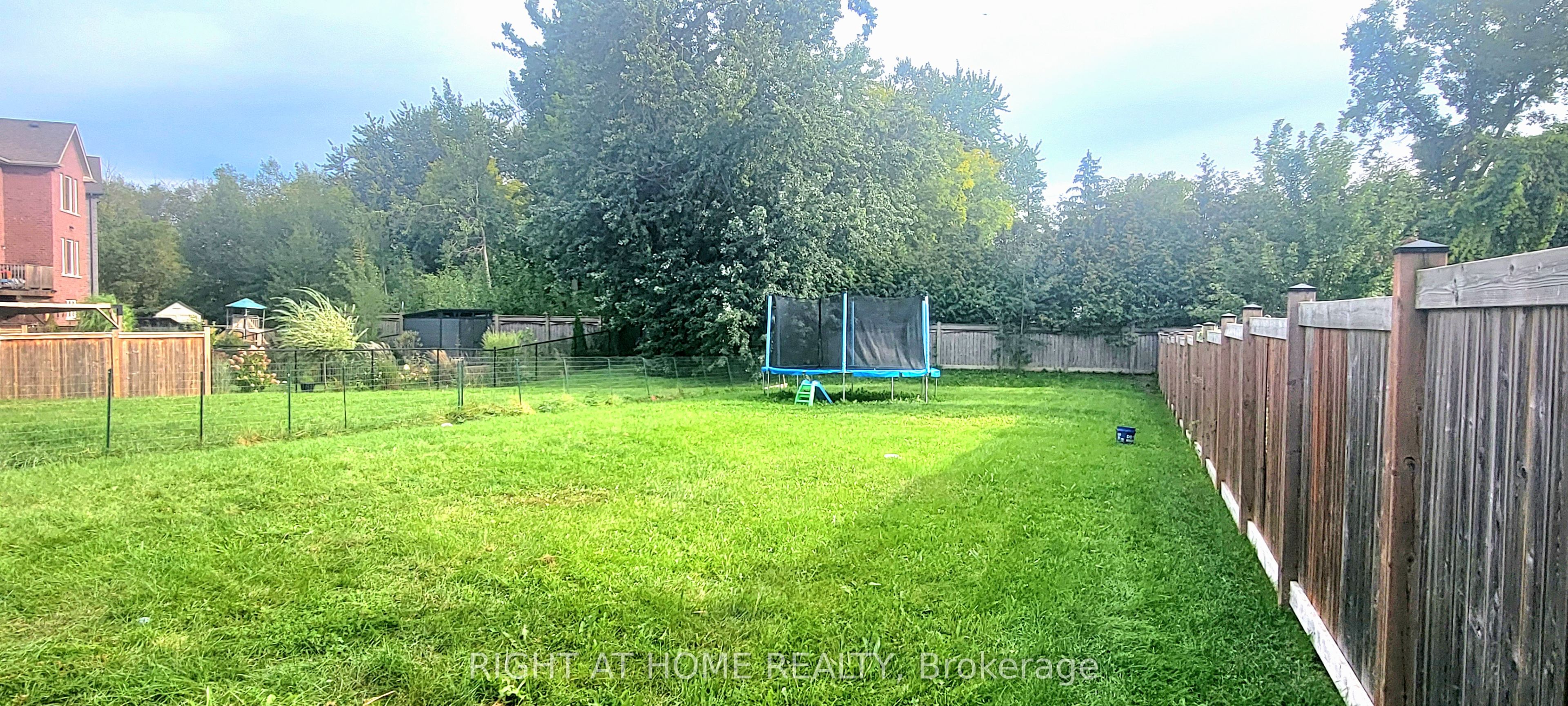11 Richmond Park Drive Property Photo 21