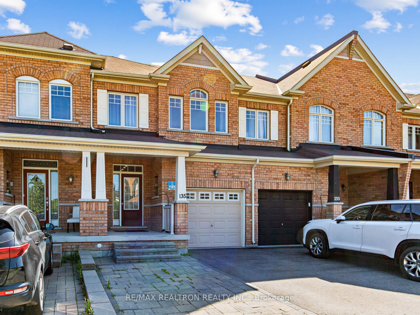 135 Windrow Street Property Photo 1