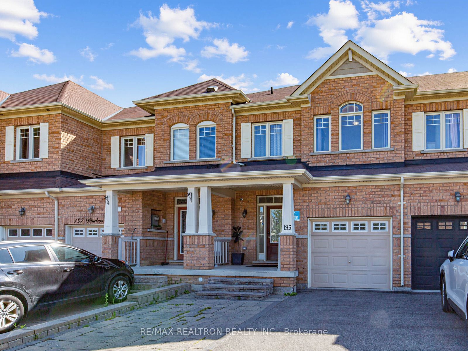 135 Windrow Street Property Photo 2