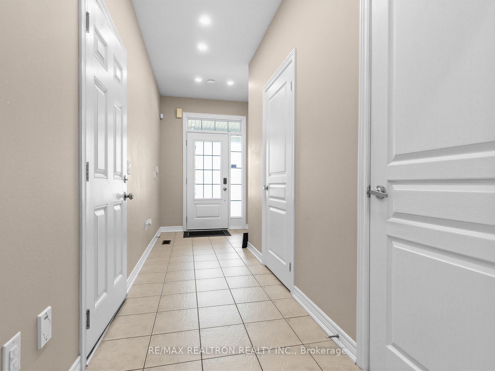 135 Windrow Street Property Photo 3