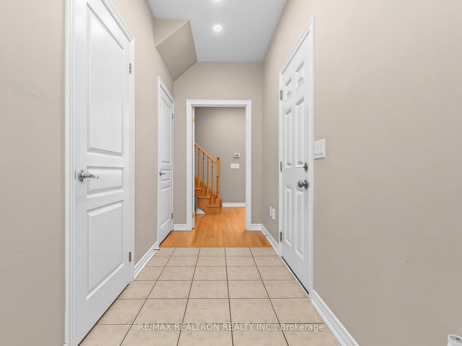 135 Windrow Street Property Photo 4