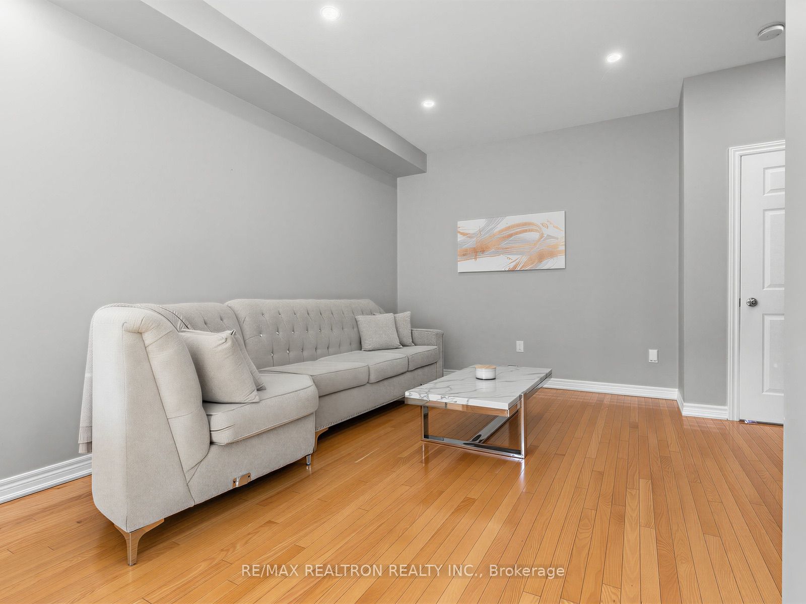 135 Windrow Street Property Photo 8