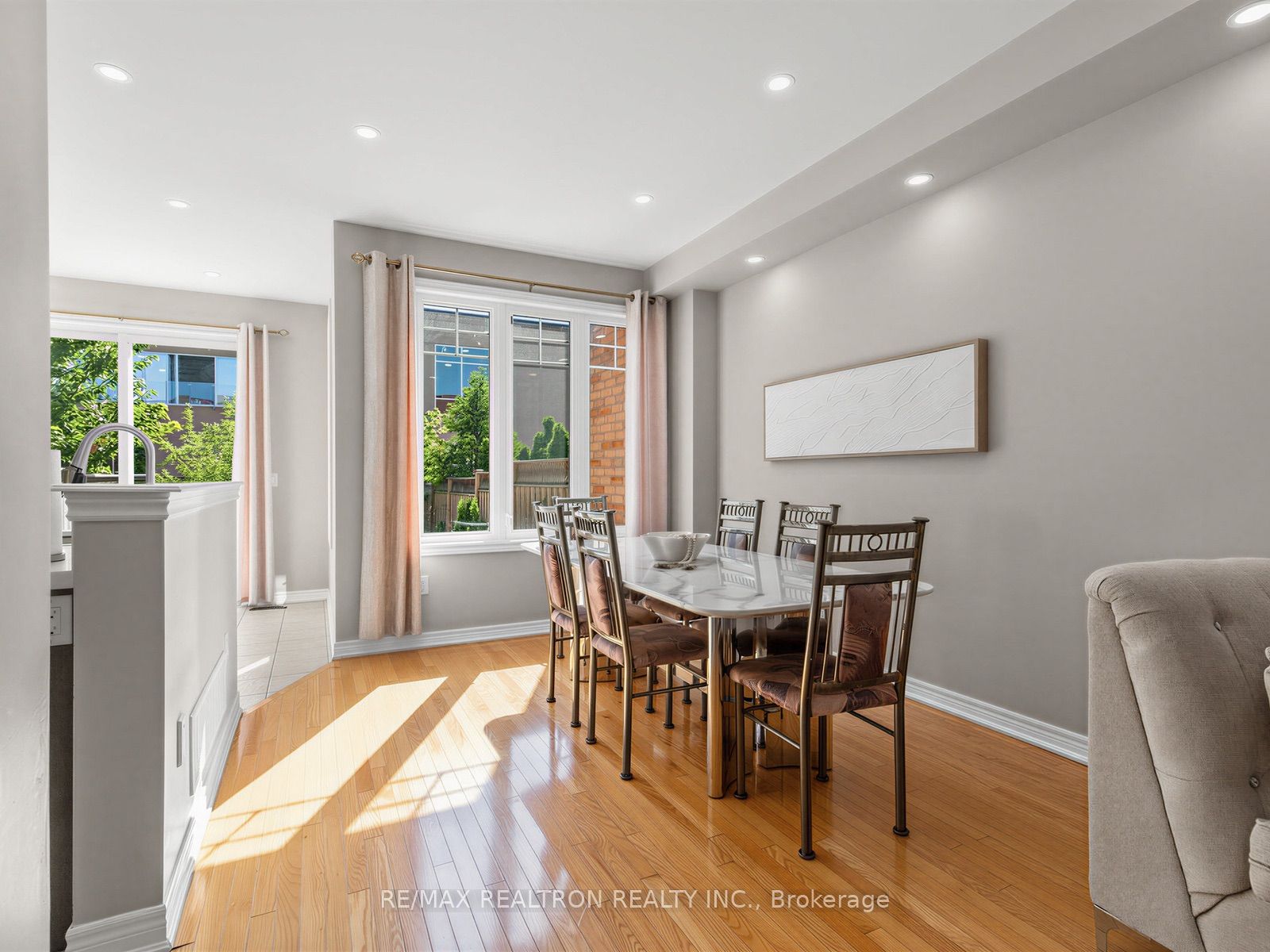 135 Windrow Street Property Photo 10