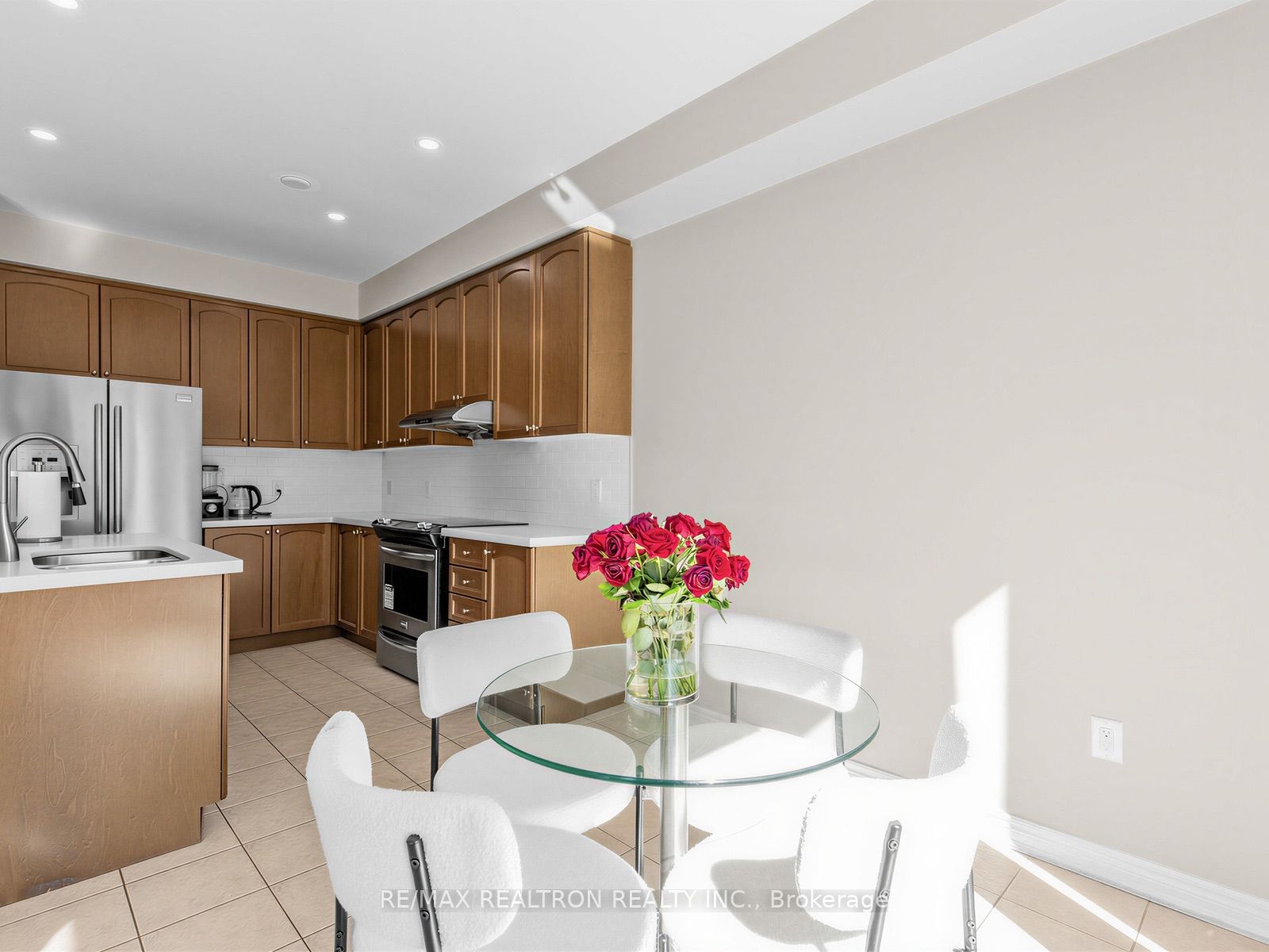 135 Windrow Street Property Photo 15