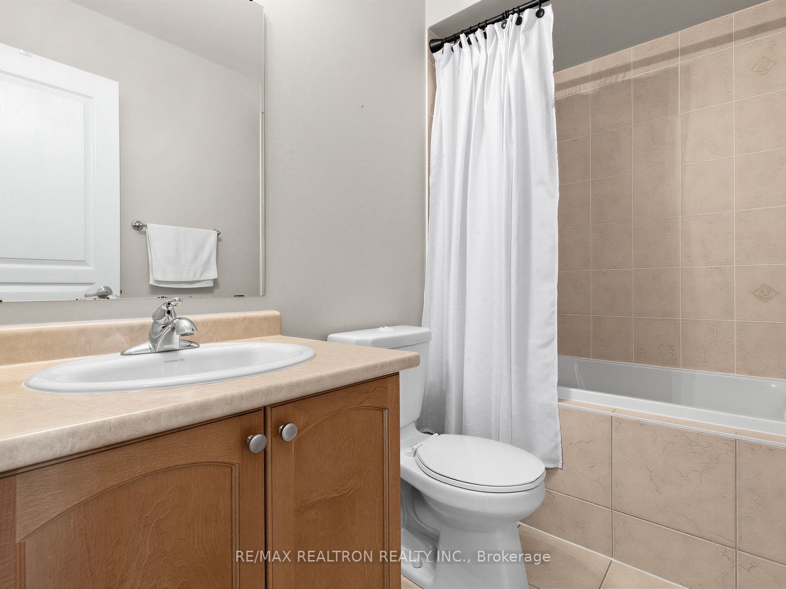 135 Windrow Street Property Photo 17