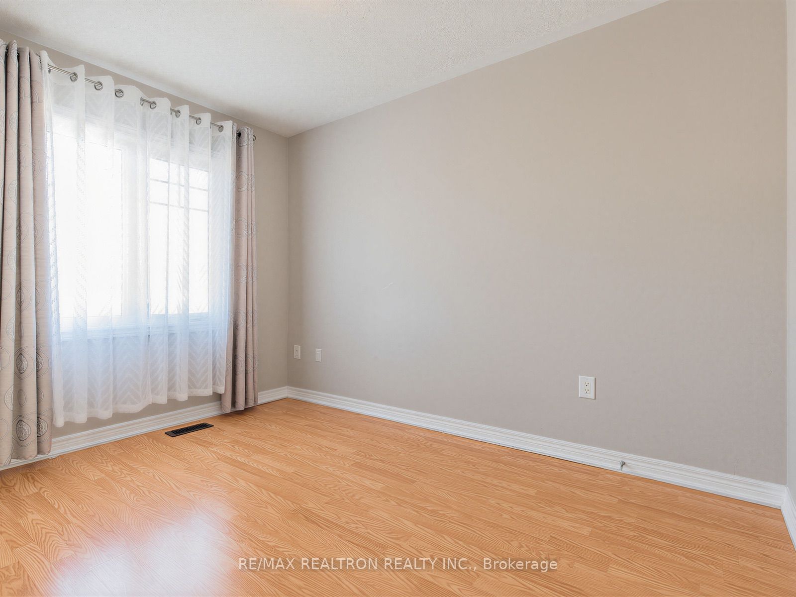 135 Windrow Street Property Photo 21