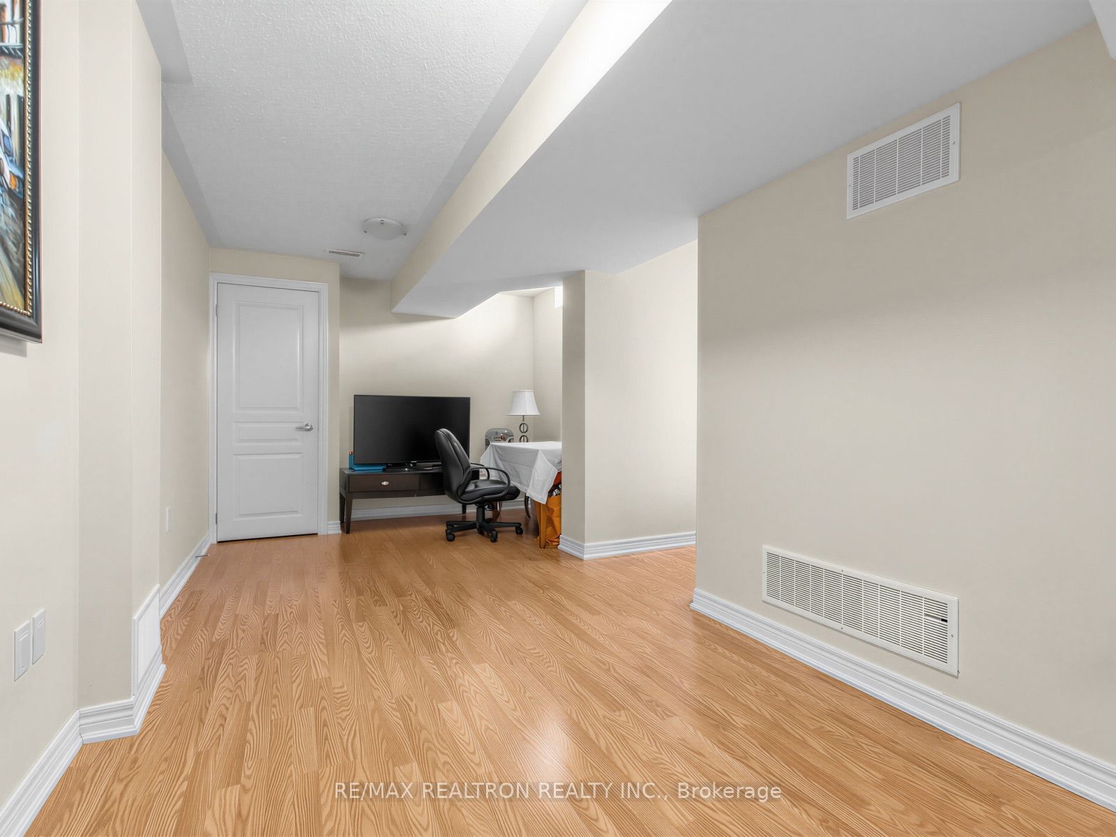 135 Windrow Street Property Photo 28