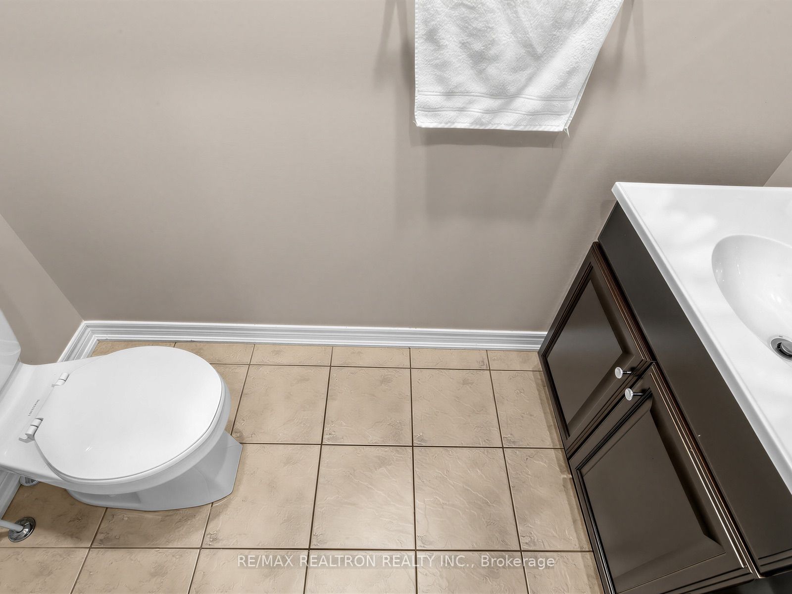 135 Windrow Street Property Photo 30