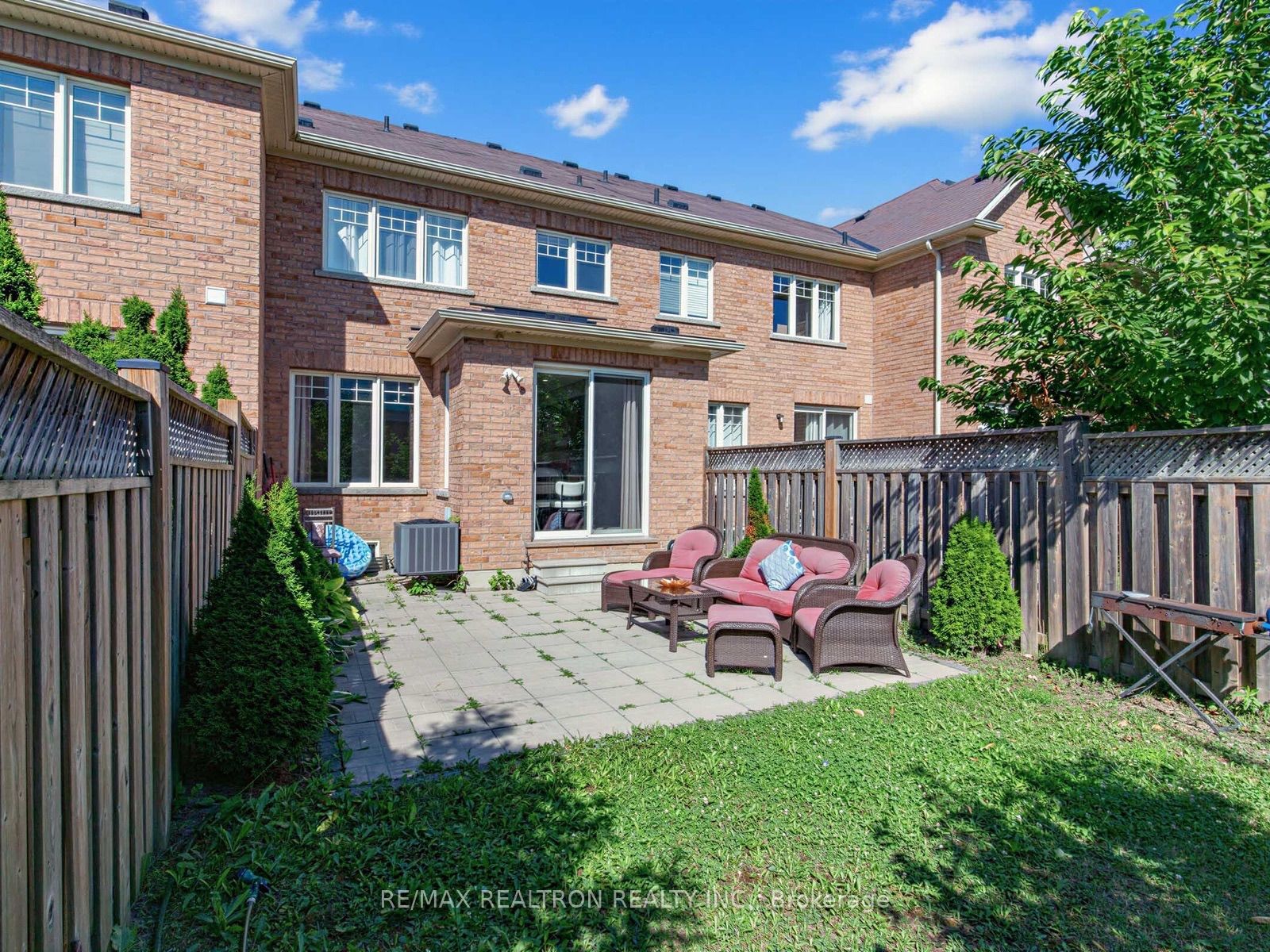 135 Windrow Street Property Photo 34