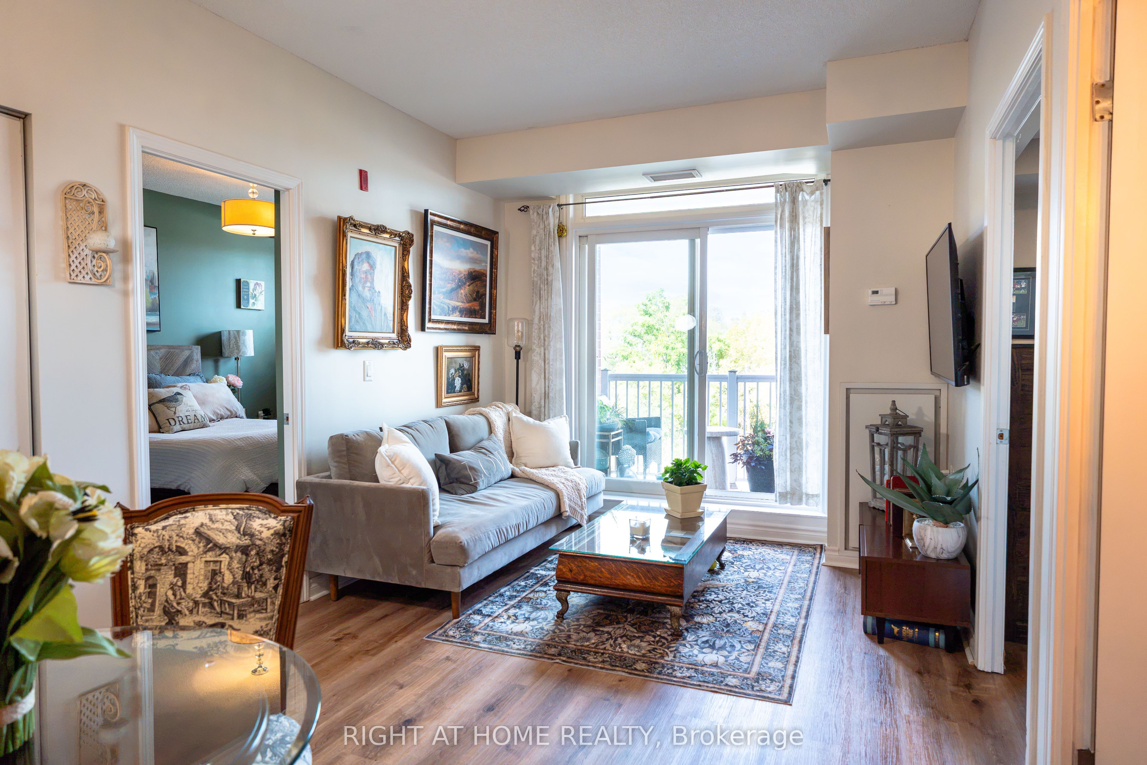15450 Yonge Street 202 Property Photo 2