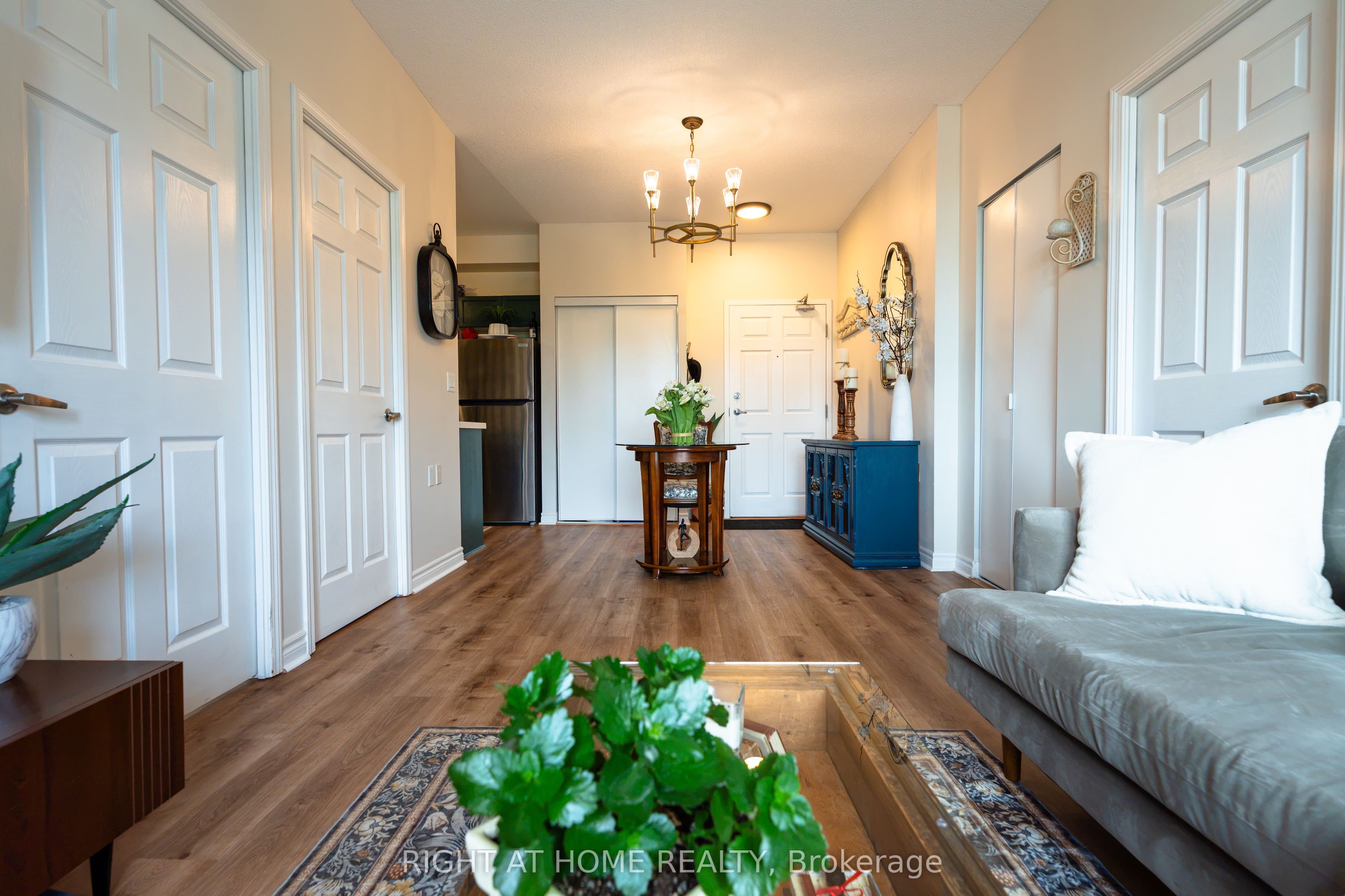 15450 Yonge Street 202 Property Photo 4