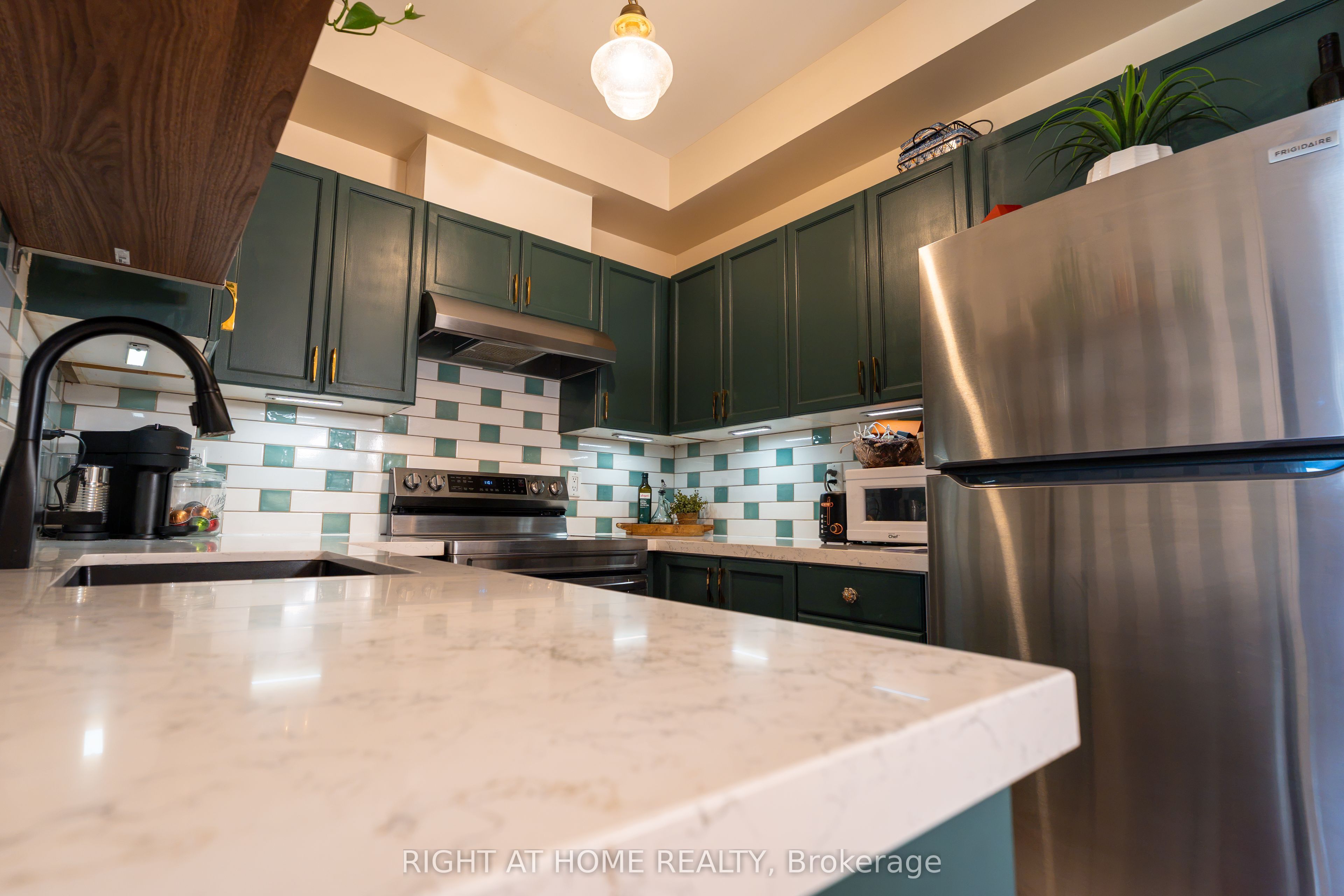 15450 Yonge Street 202 Property Photo 7