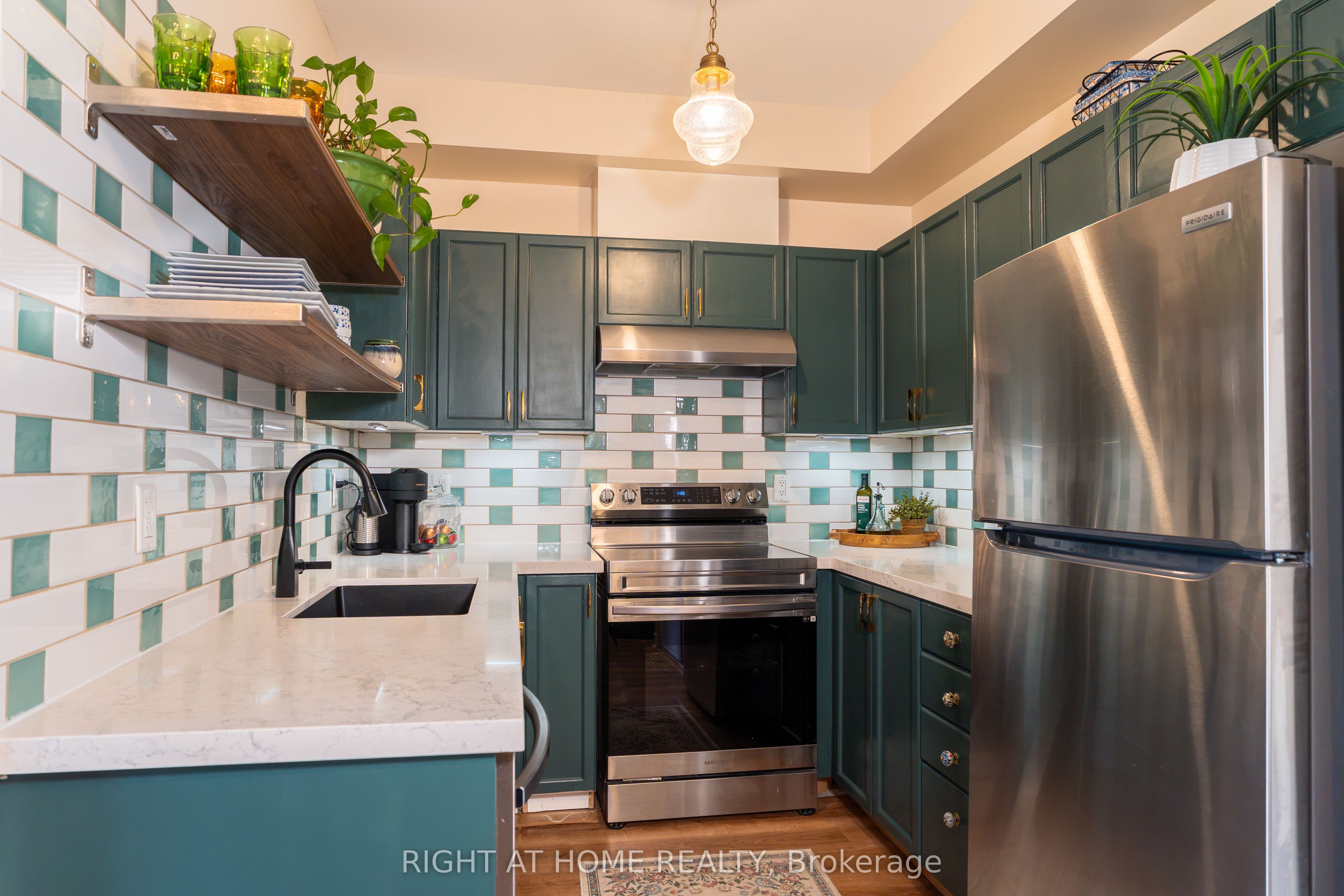 15450 Yonge Street 202 Property Photo 8