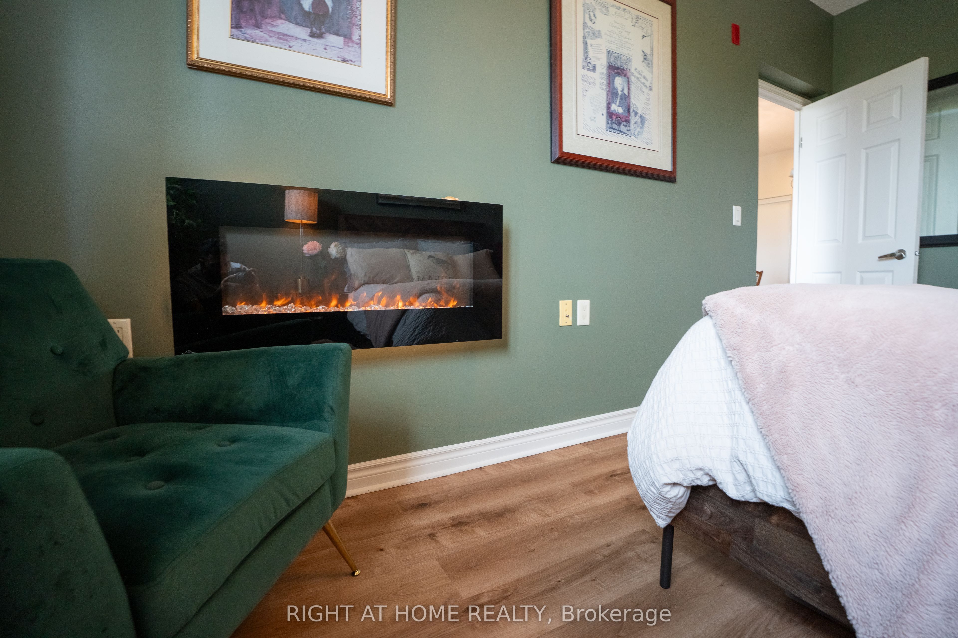 15450 Yonge Street 202 Property Photo 9