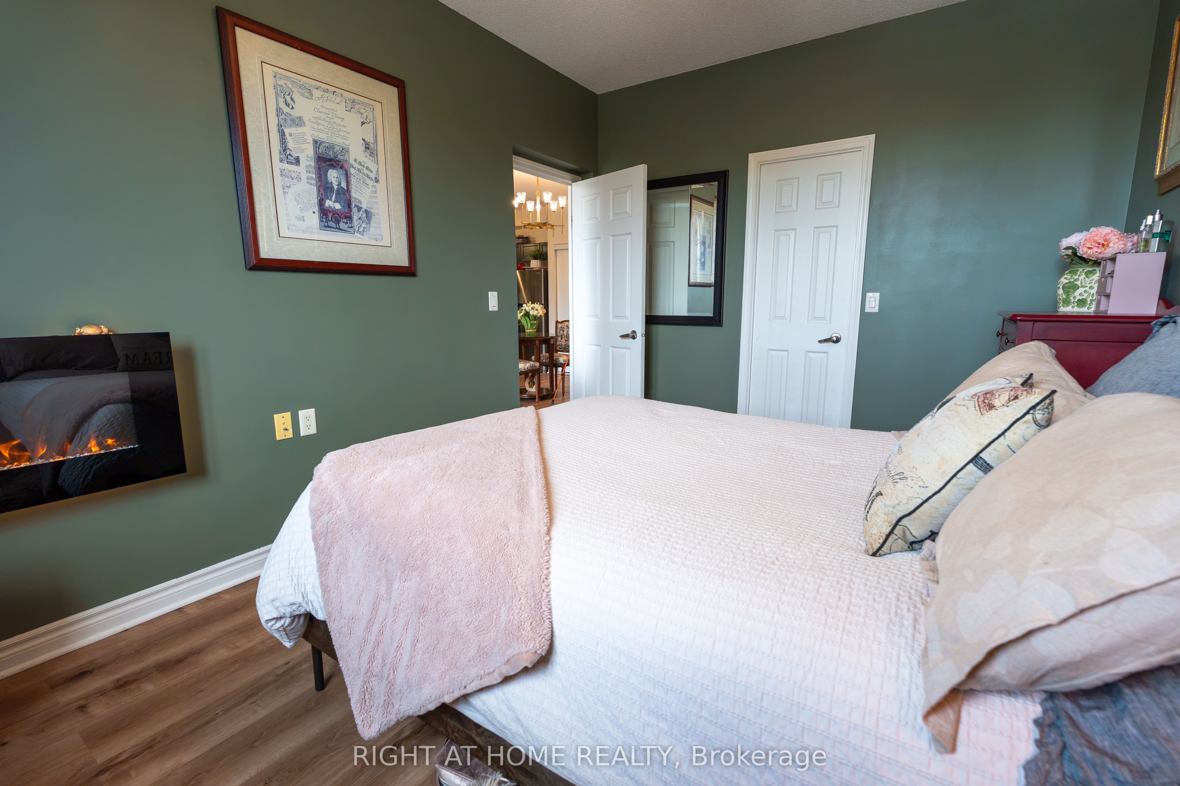 15450 Yonge Street 202 Property Photo 11