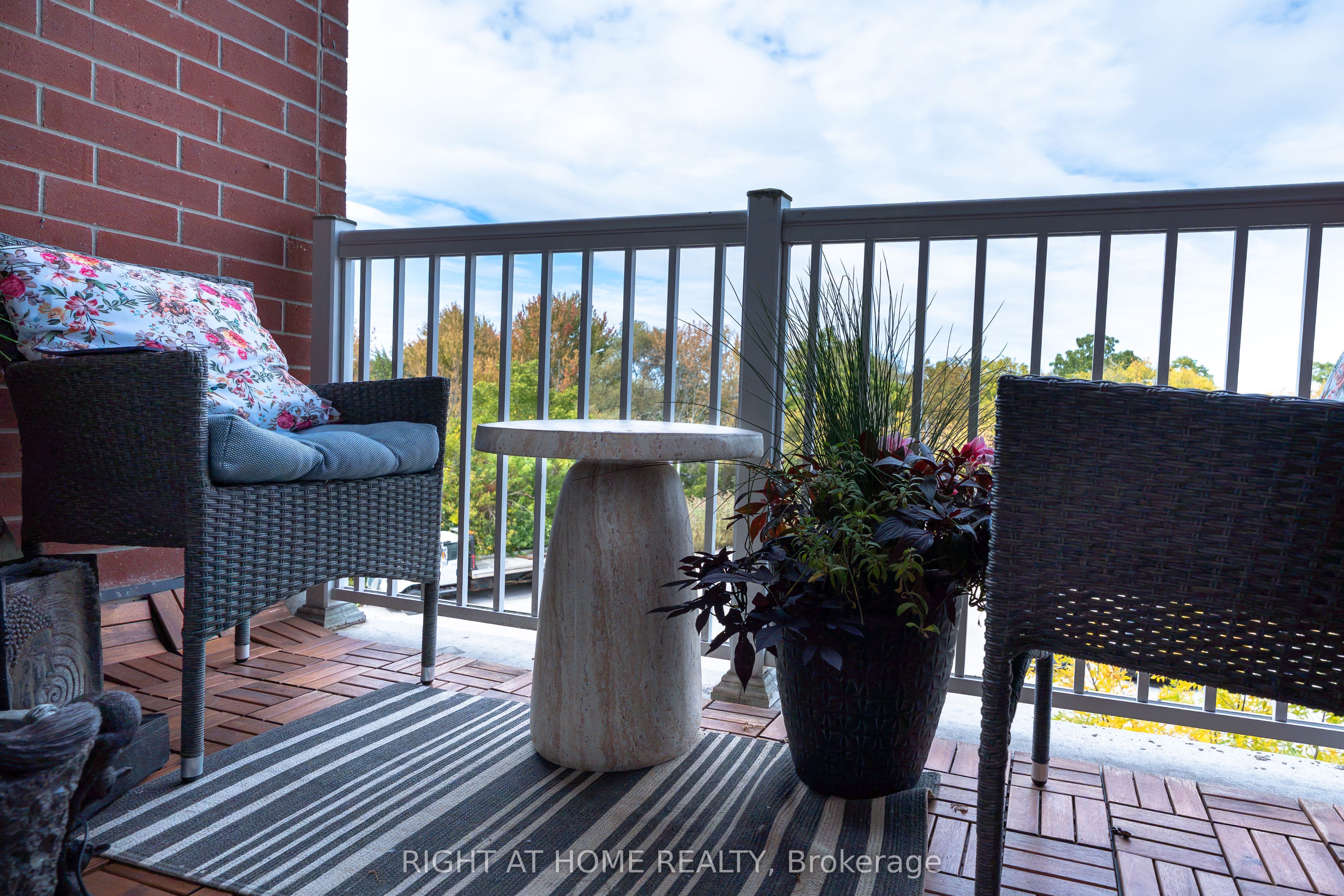 15450 Yonge Street 202 Property Photo 17