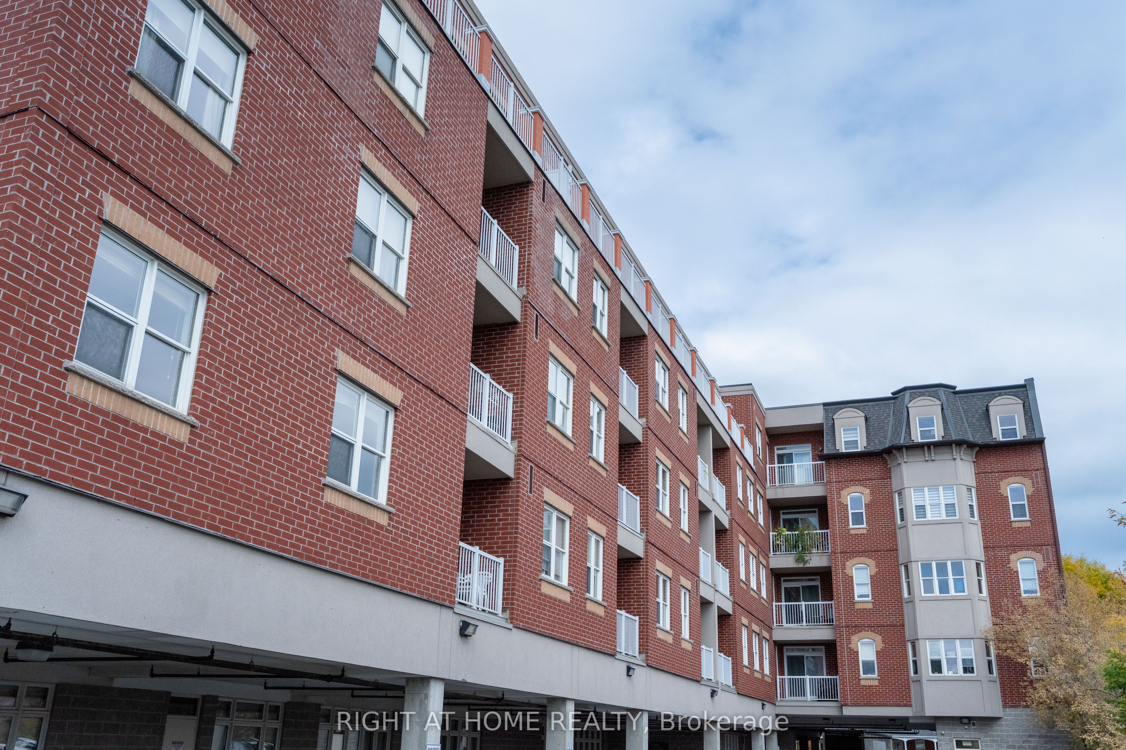 15450 Yonge Street 202 Property Photo 23