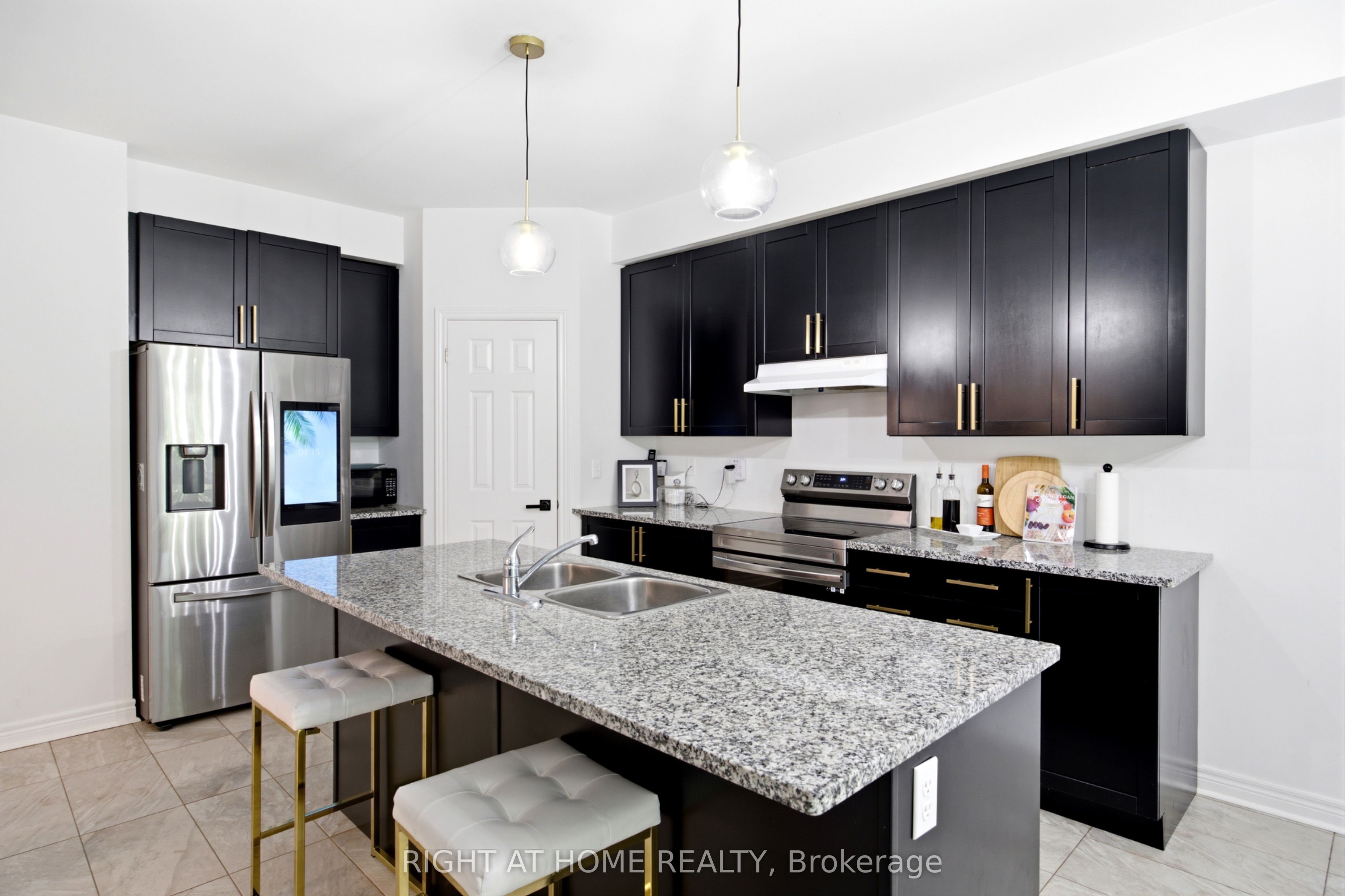 216 Greenwood Road Property Photo 8