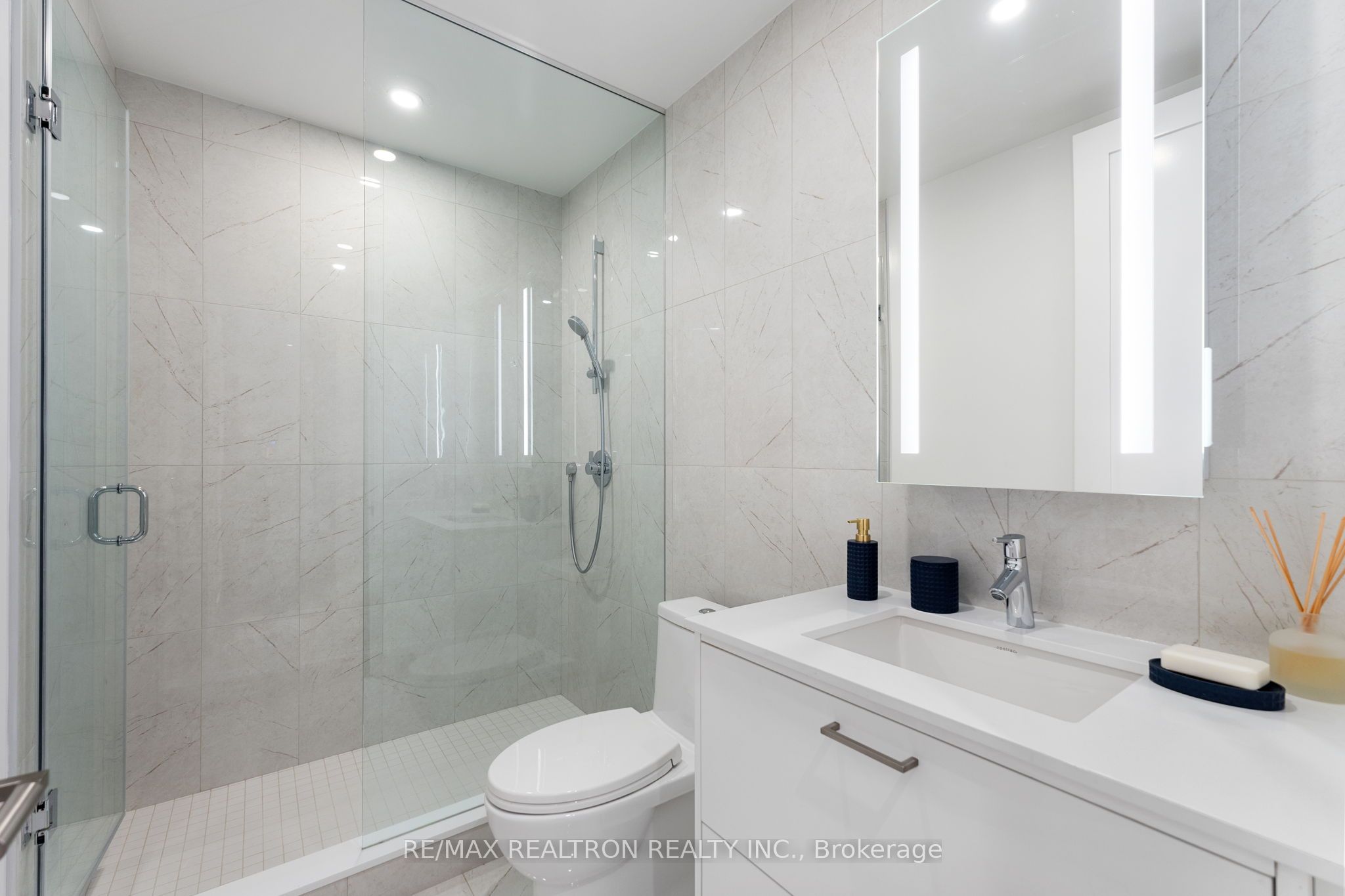 399 Royal Orchard Boulevard 418 Property Photo 19