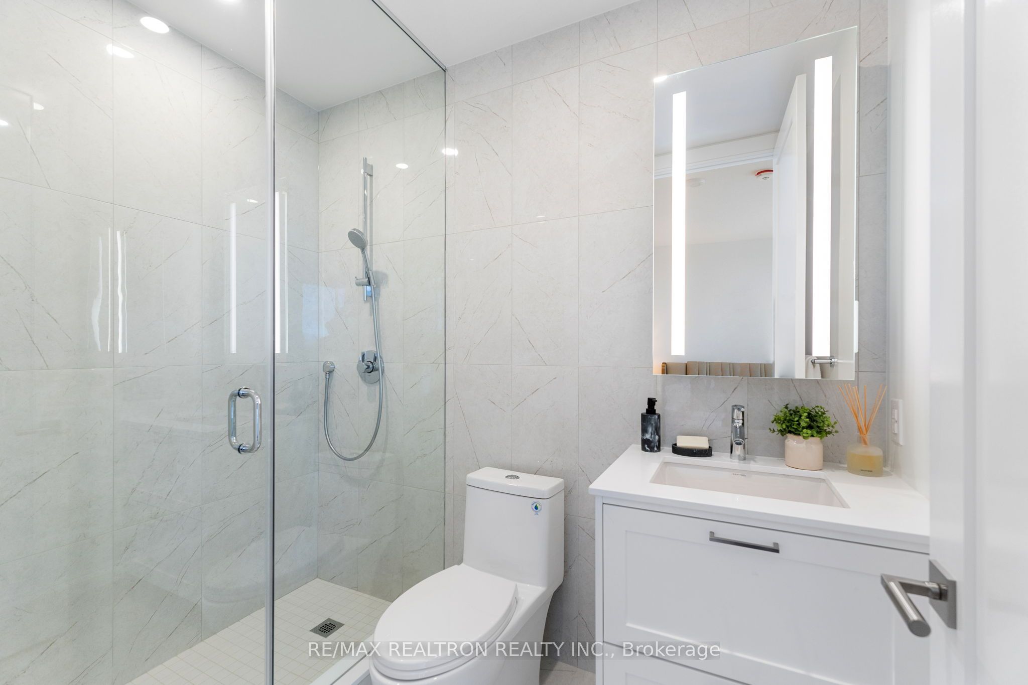 399 Royal Orchard Boulevard 418 Property Photo 36
