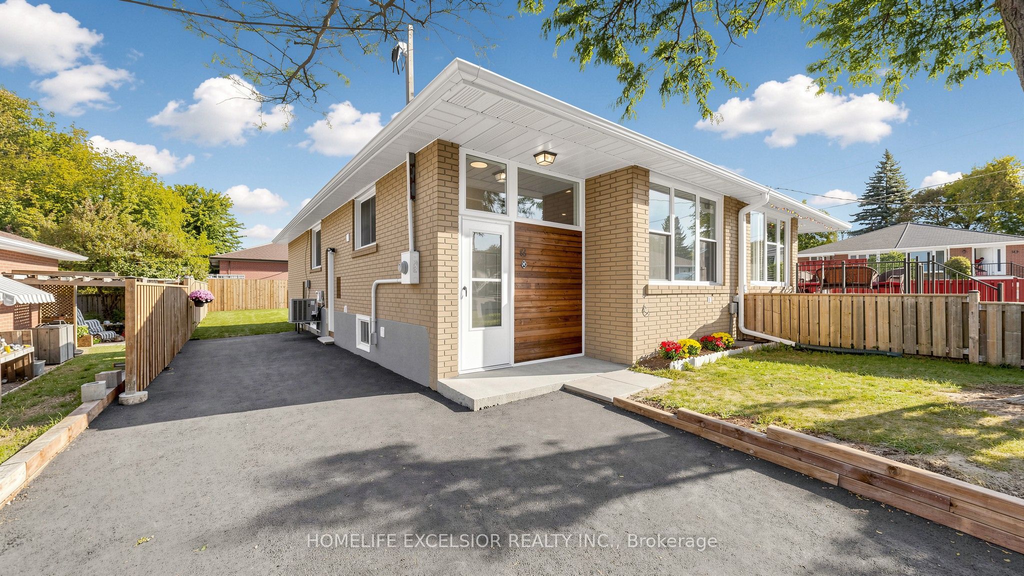 86 Newbury Drive Property Photo 1