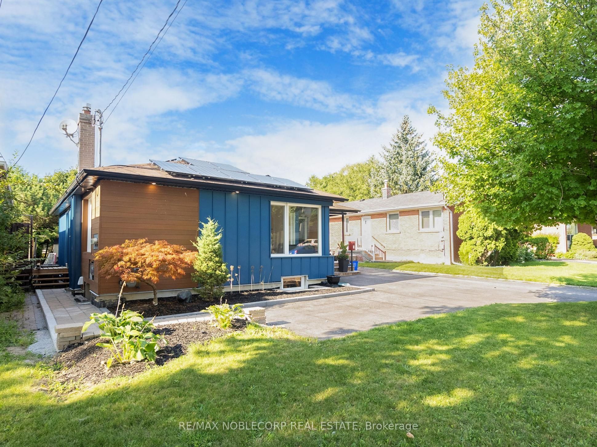 100 Rockport Crescent Property Photo 2