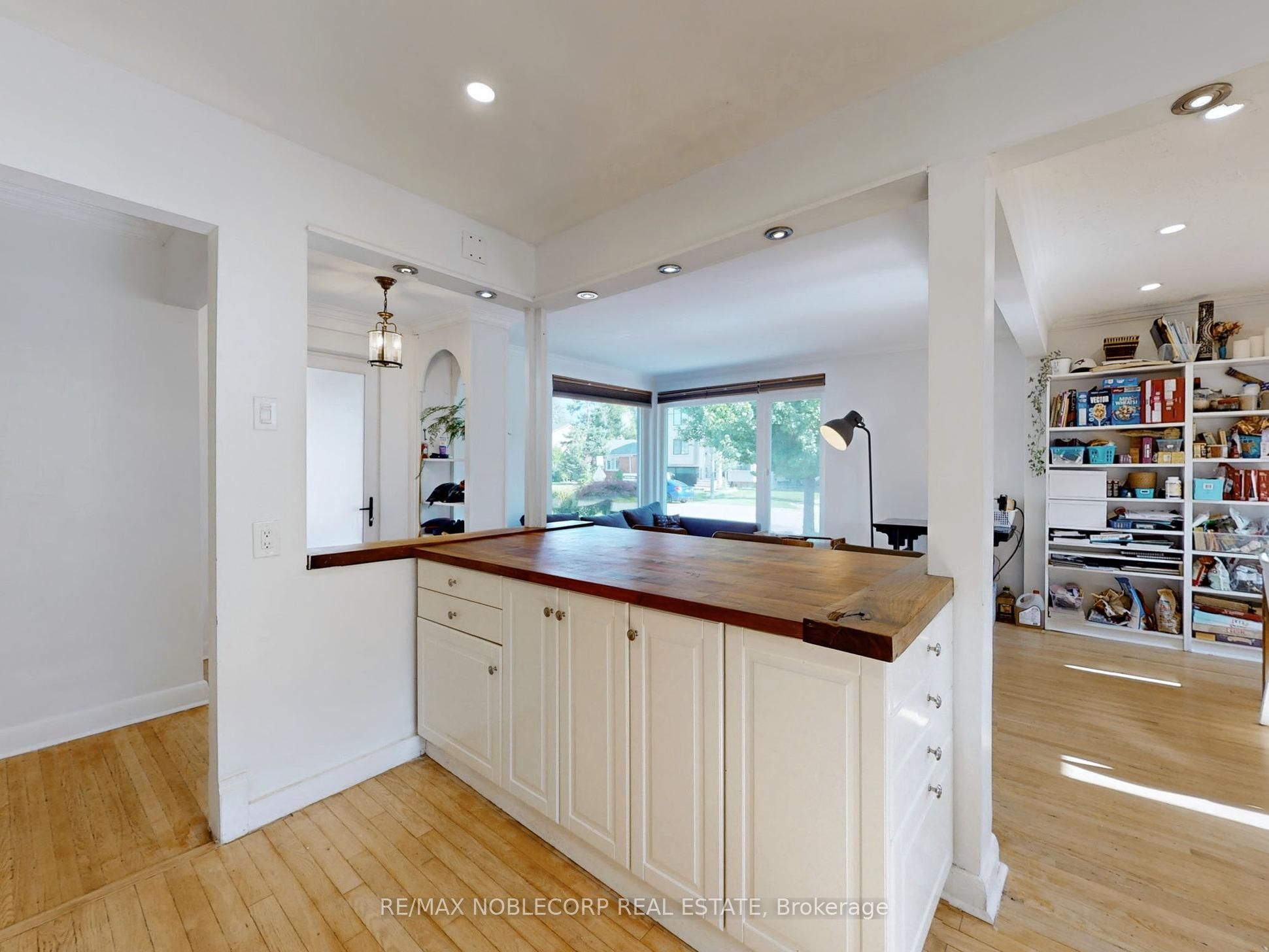 100 Rockport Crescent Property Photo 14