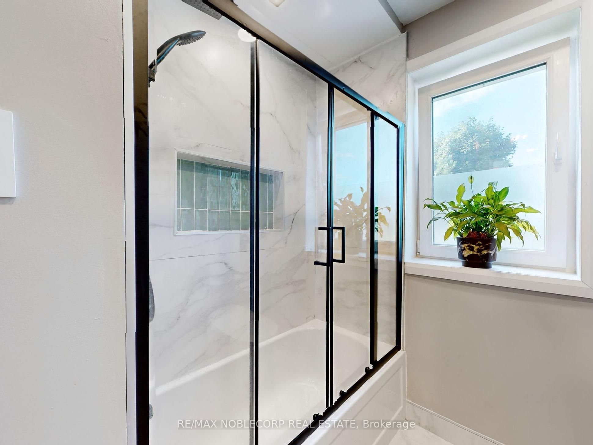 100 Rockport Crescent Property Photo 22