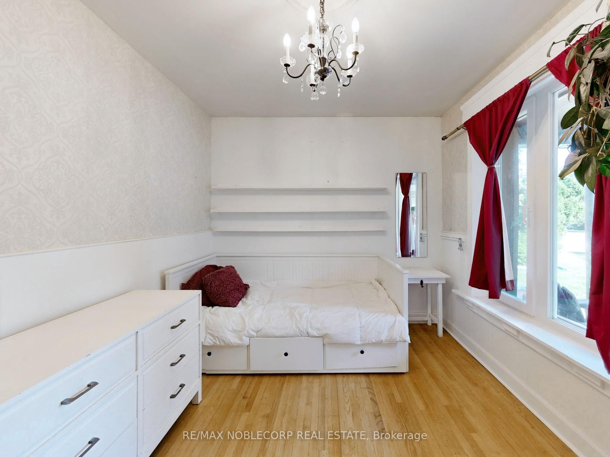 100 Rockport Crescent Property Photo 24