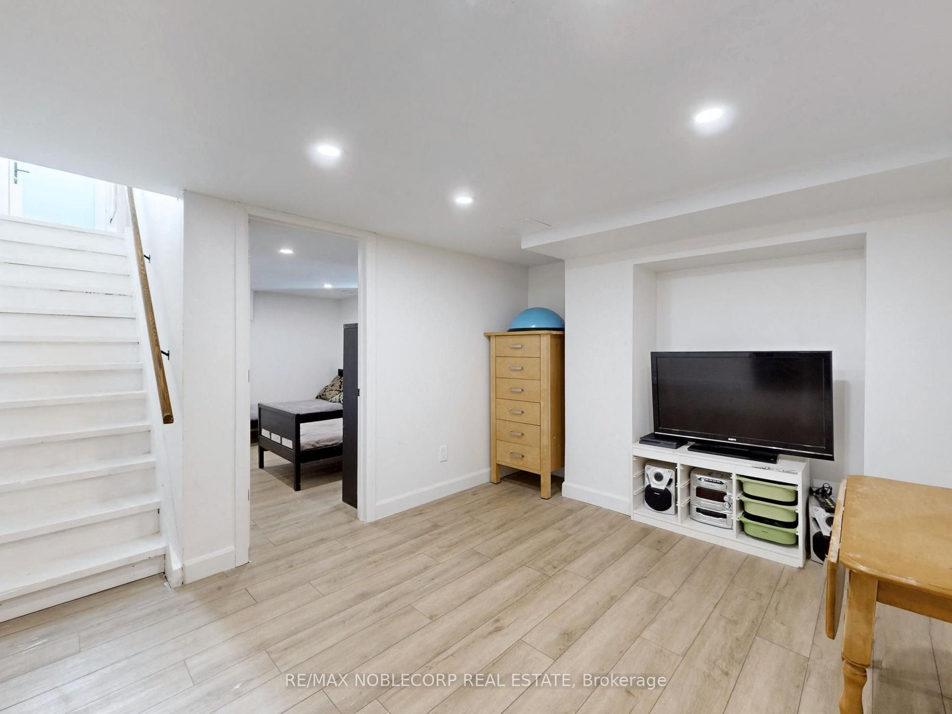 100 Rockport Crescent Property Photo 28
