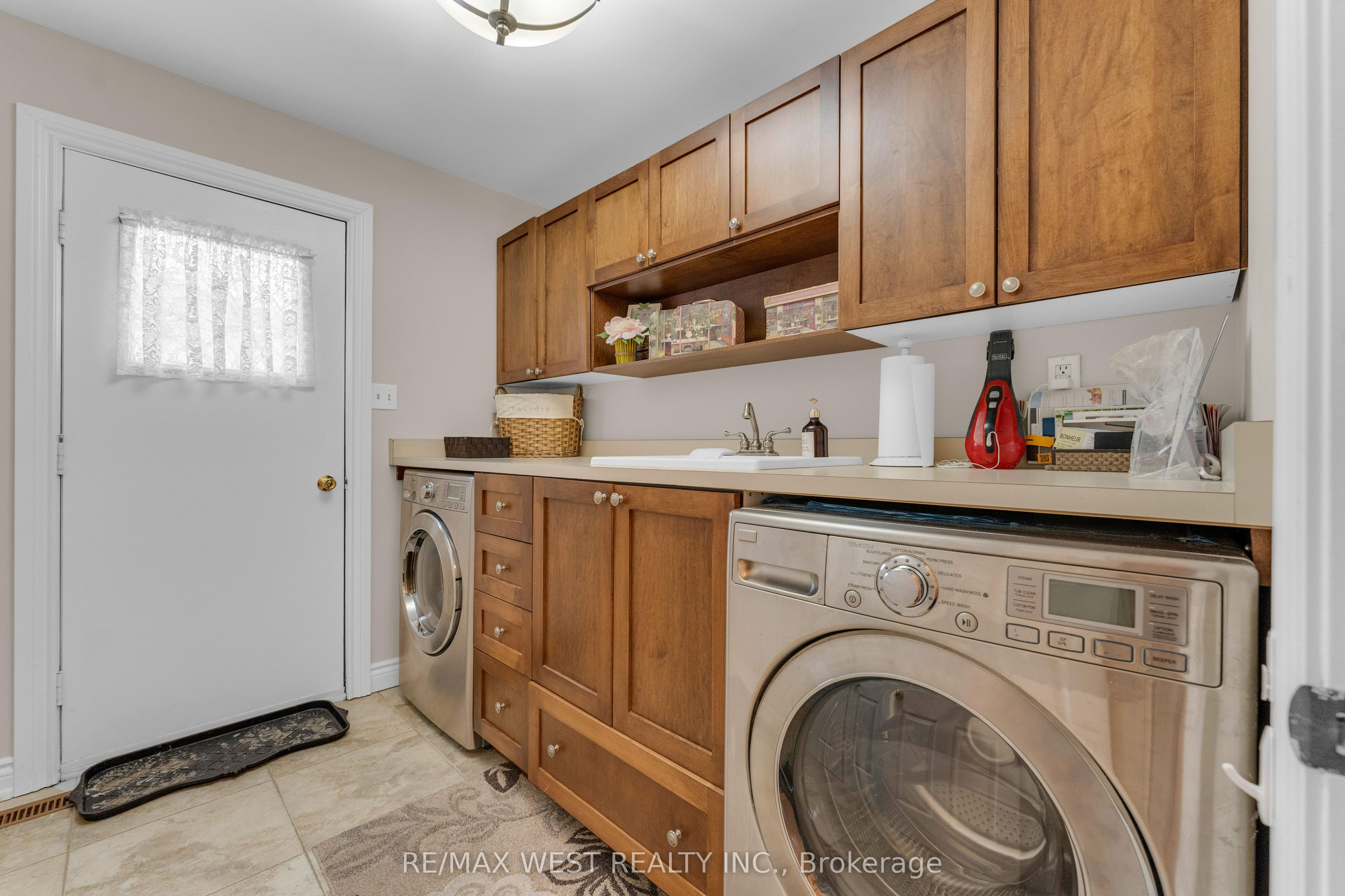 93 Fern Valley Crescent Property Photo 26