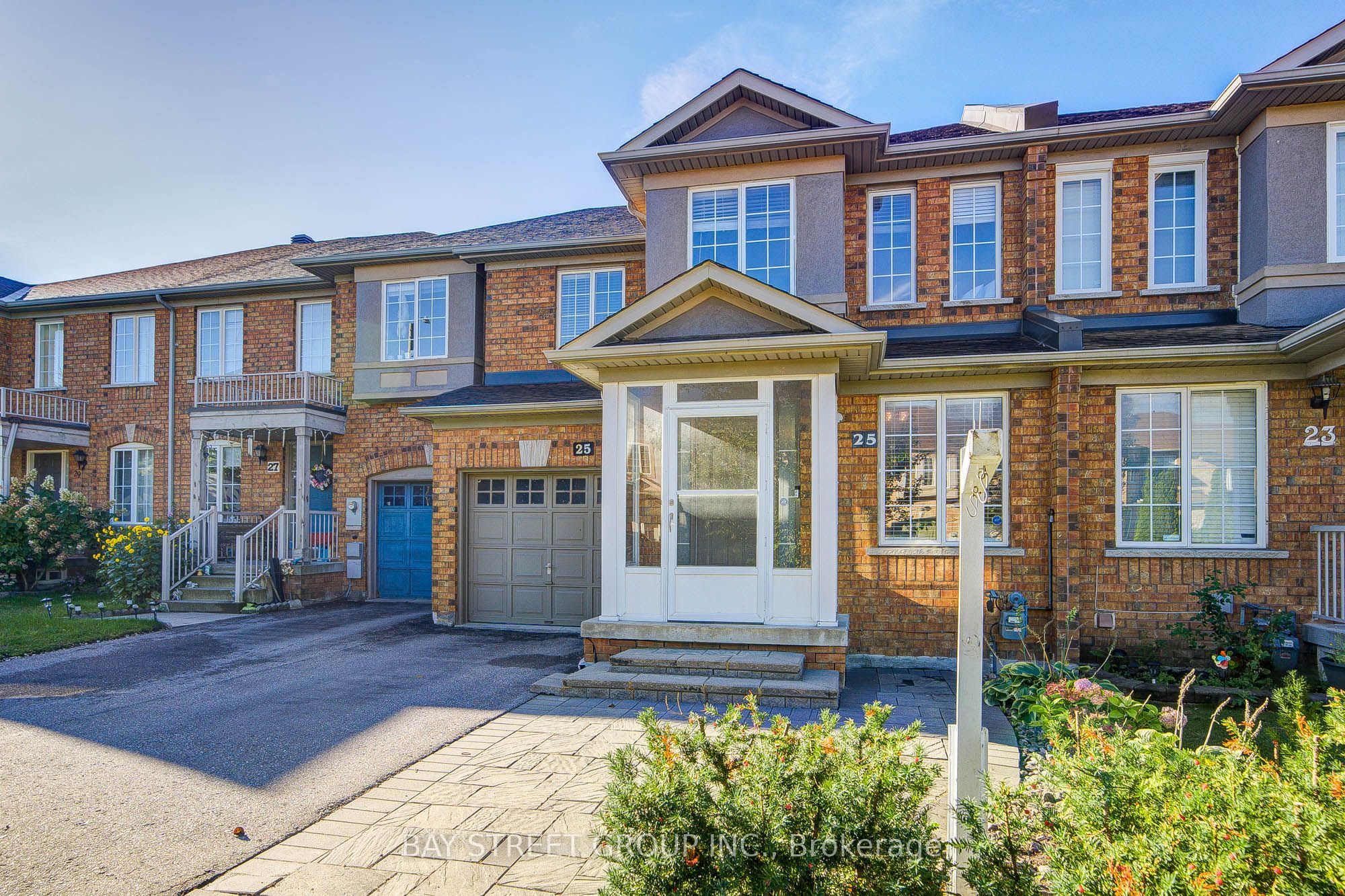 25 Waterton Crescent Property Photo 2