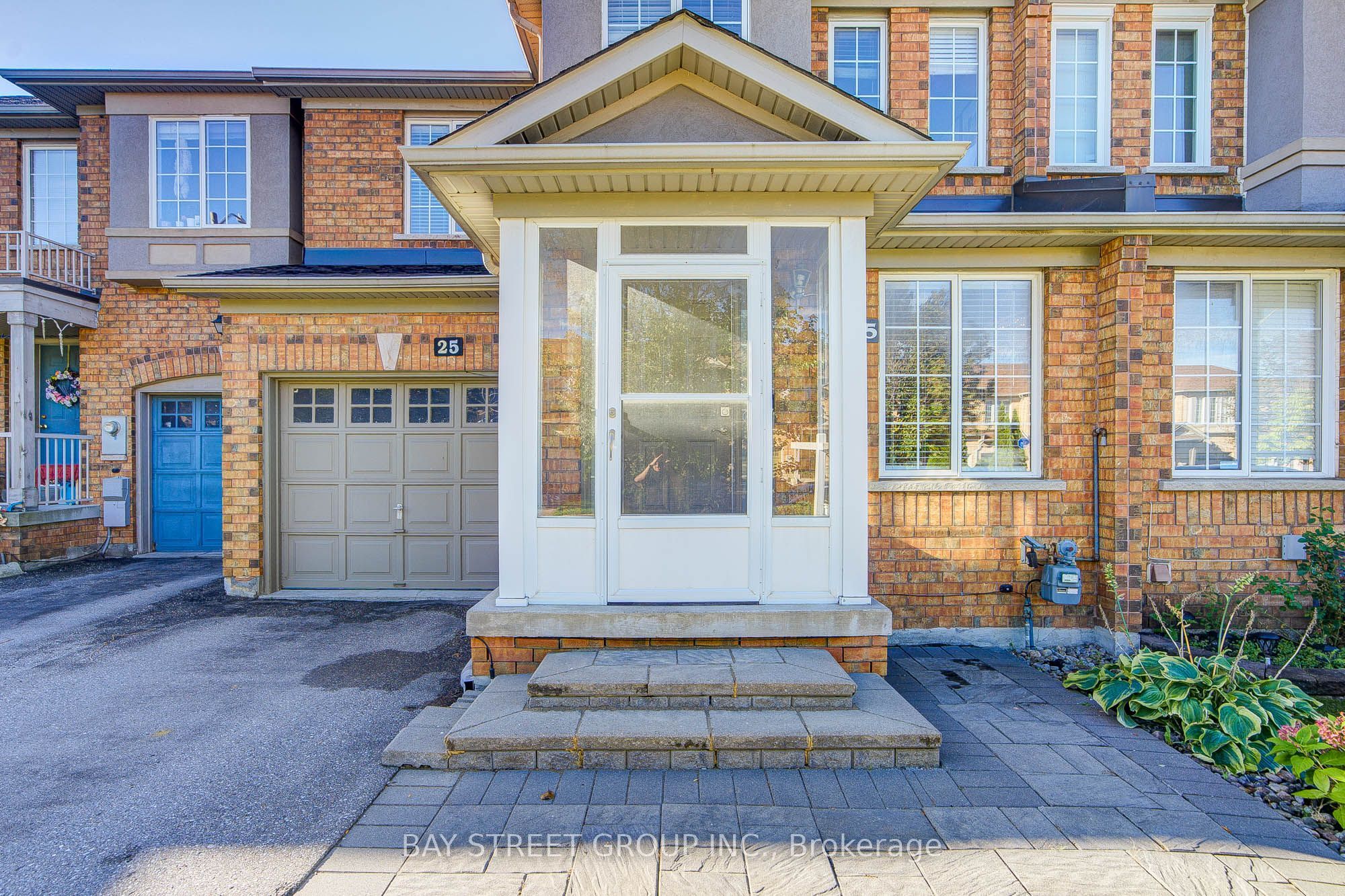 25 Waterton Crescent Property Photo 3