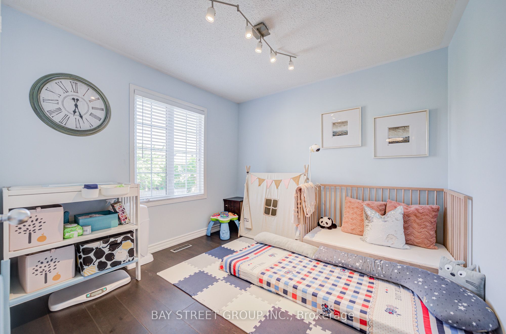 25 Waterton Crescent Property Photo 21