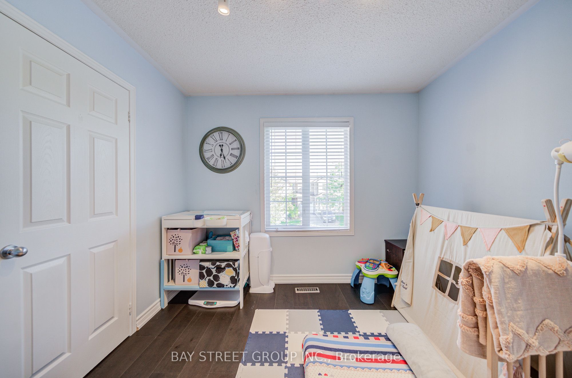 25 Waterton Crescent Property Photo 22