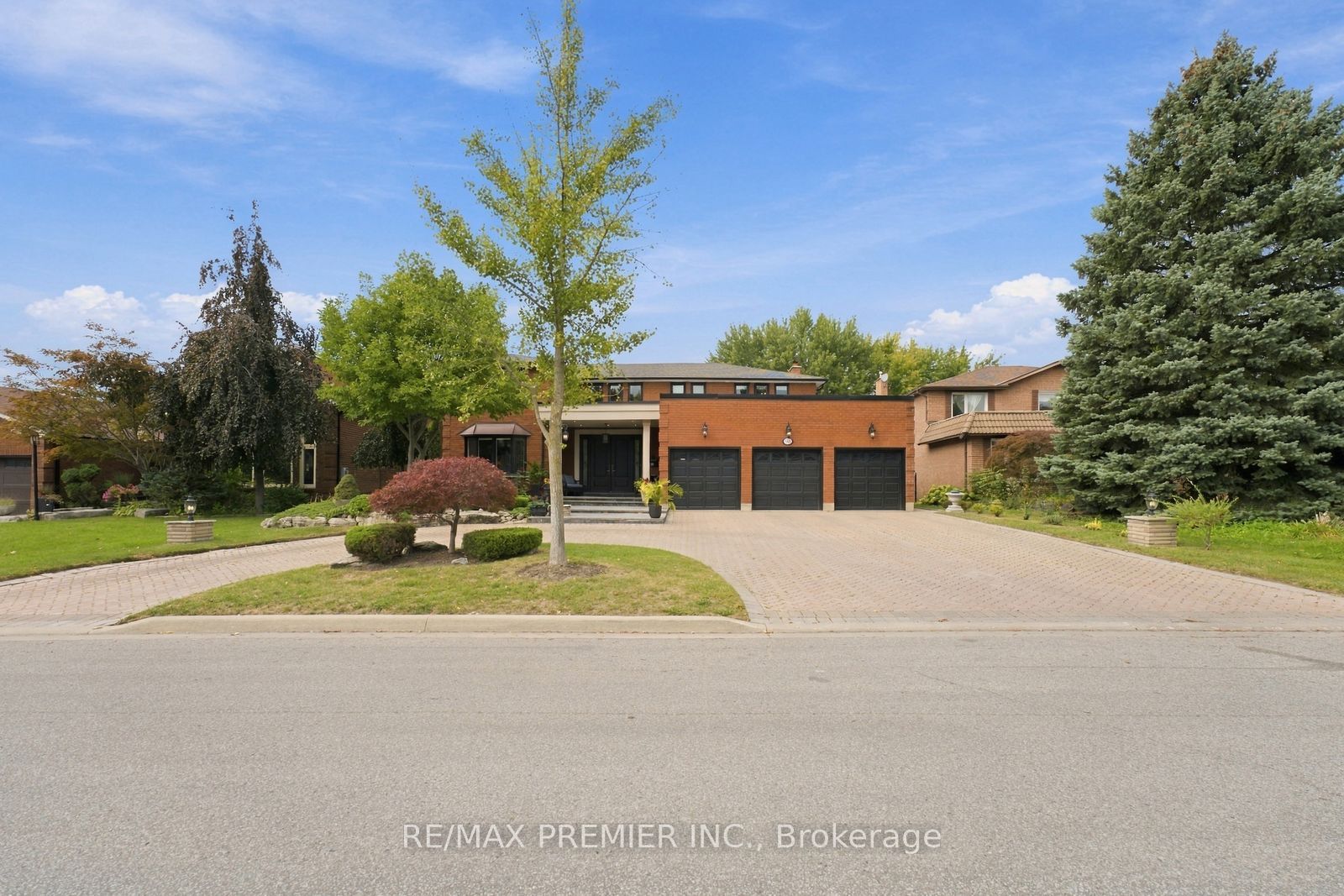 98 Cairnburg Place Property Photo 3