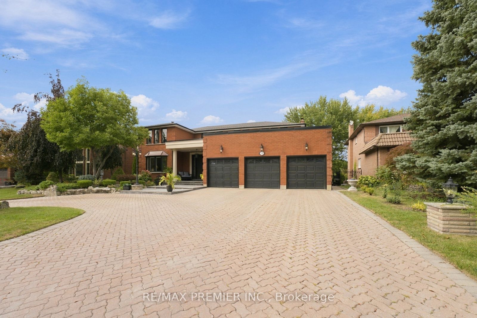 98 Cairnburg Place Property Photo 4