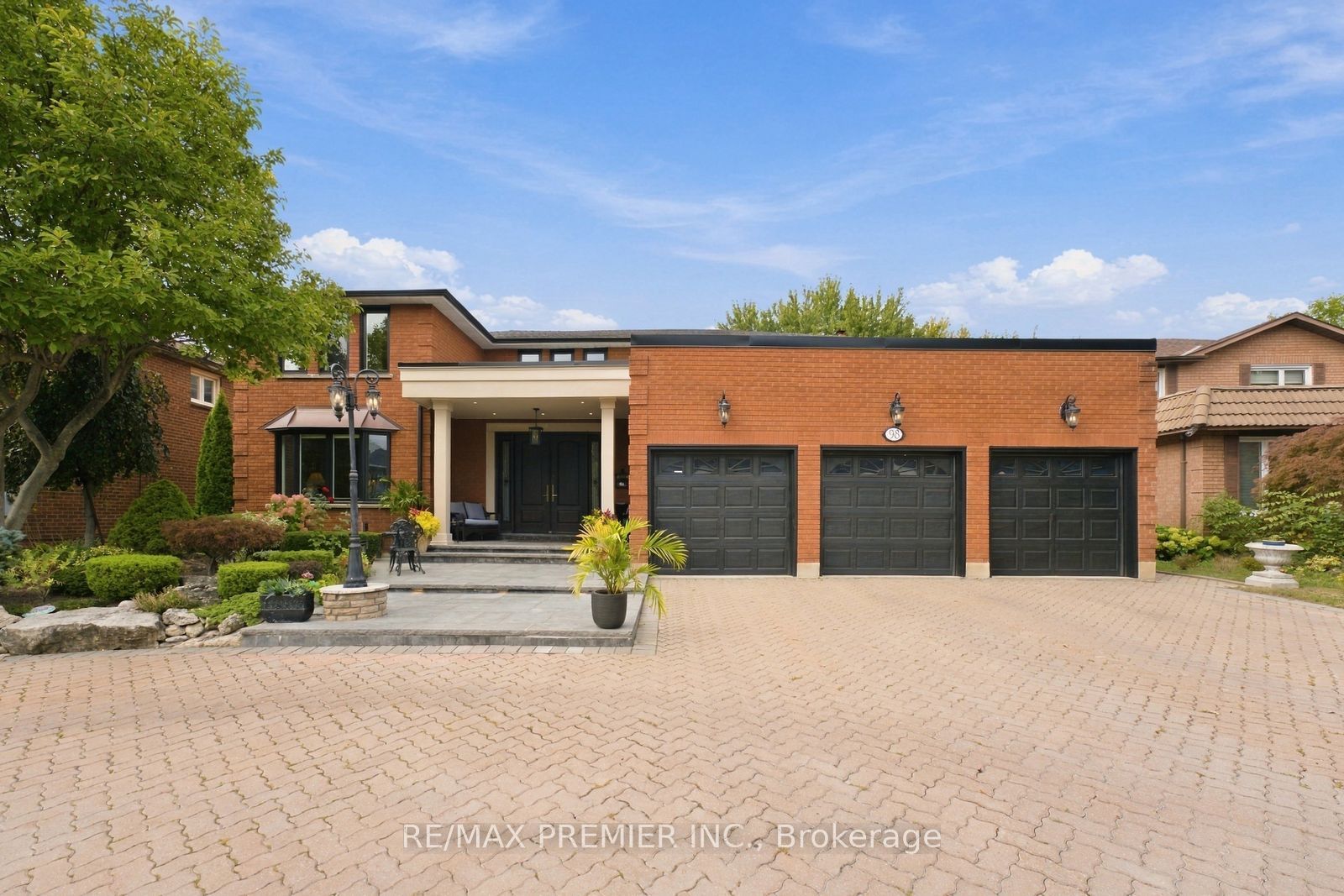 98 Cairnburg Place Property Photo 5